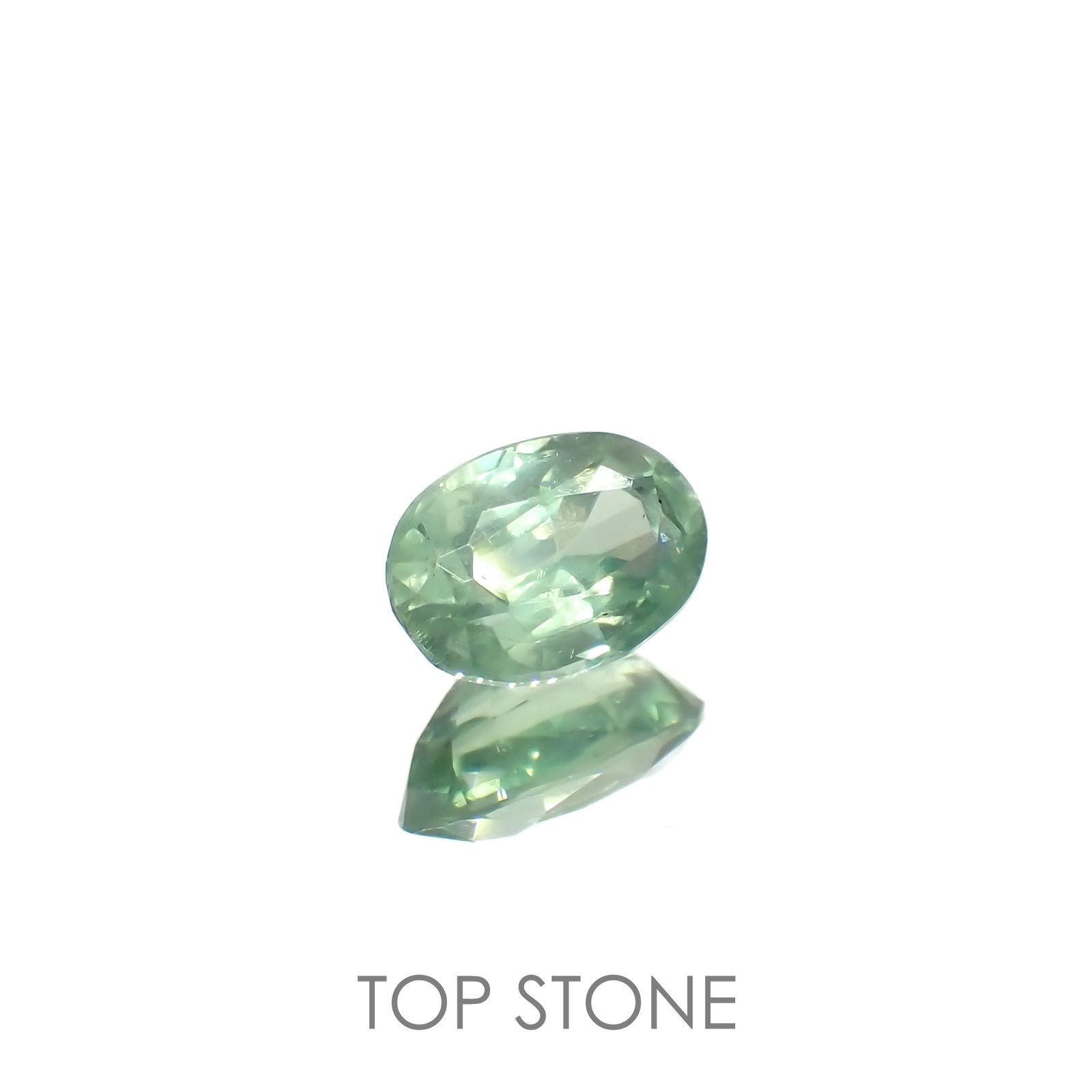 グリーンカイヤナイト(宝石名カイヤナイト)タンザニア産 0.67ct 識別済[220616671]6.1x4.1mm前後
