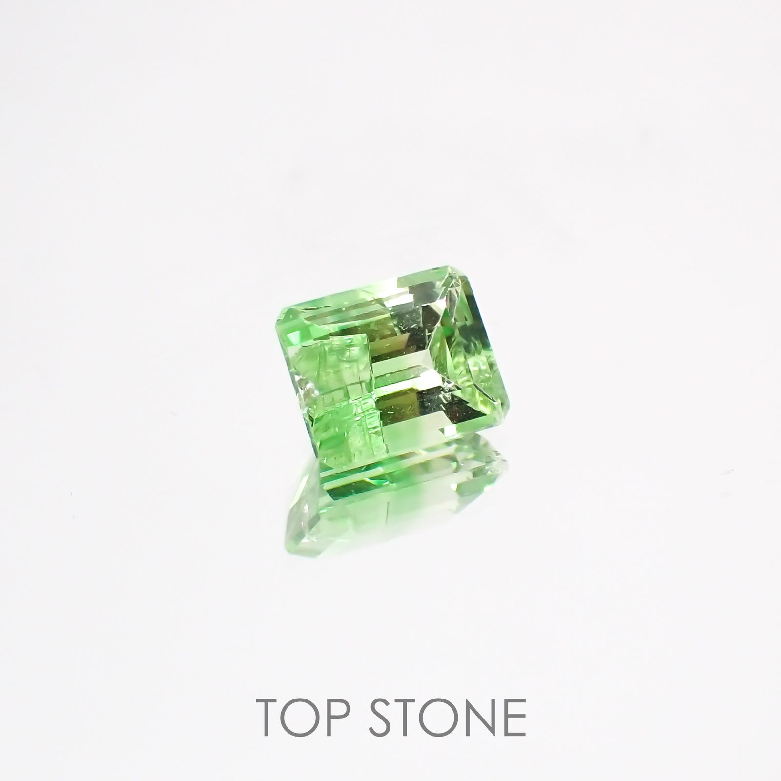 バイカラーツァボライト タンザニア産 ルース 0.85ct[210610924]5.7×4.6mm前後 | TOP STONE(トップストーン)