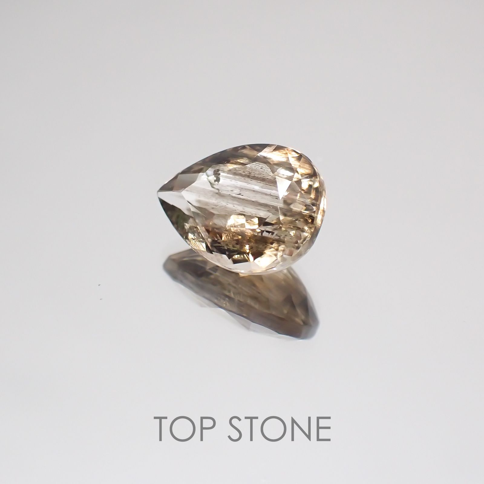 レインボースキャポライト ブラジル産 ルース 2.37ct[21019471]10.9×7.9mm前後