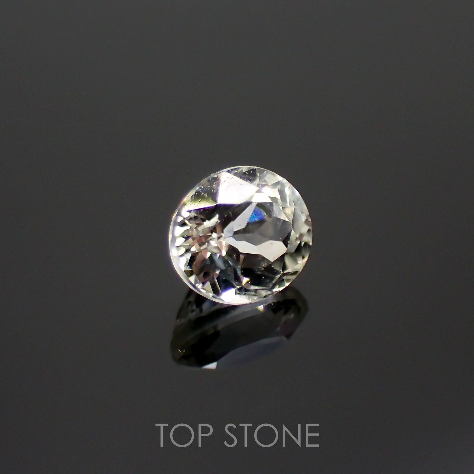 リューコガーネット(宝石名ホワイト グロッシュラー・ガーネット)ビルマ産 0.32ct 識別済[220616317]4.1x3.6mm前後