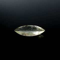 リビアングラス 発見地：エジプト・リビア砂漠 7.72ct / 27.8x10.4mm前後 [251131306]