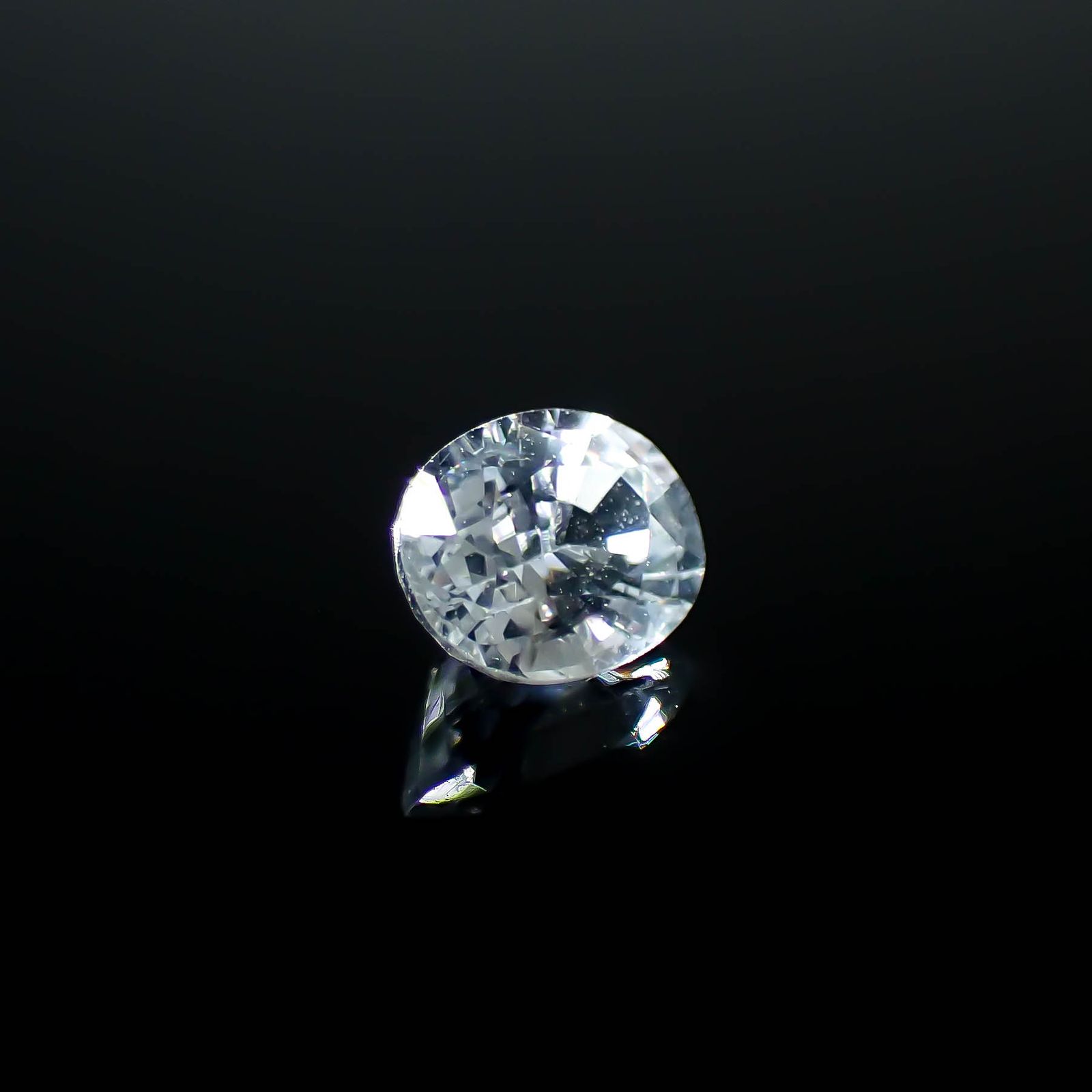 カラーレスサファイア スリランカ産 0.48ct [250830970]5.1x4mm前後