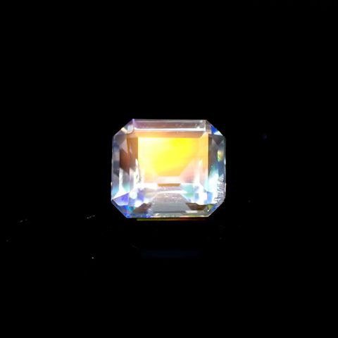 レインボームーンストーン(宝石名ラブラドライト) マダガスカル産 ソ付(彩珠) 1.209ct / 6.9x6.2mm前後 [251210401]