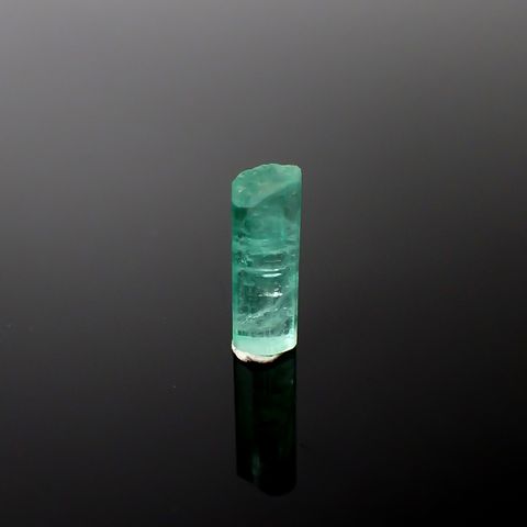 エメラルド柱状結晶 原石 コロンビア産 4.85ct[240427253]16x6mm前後
