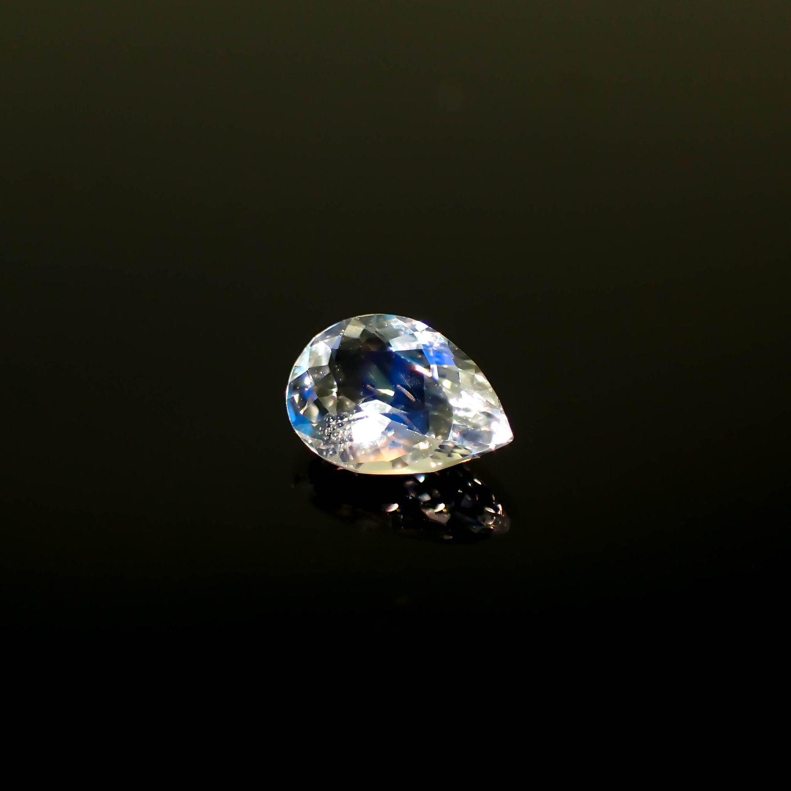 レインボームーンストーン ザンビア産 0.60ct[231224802]7x5mm前後