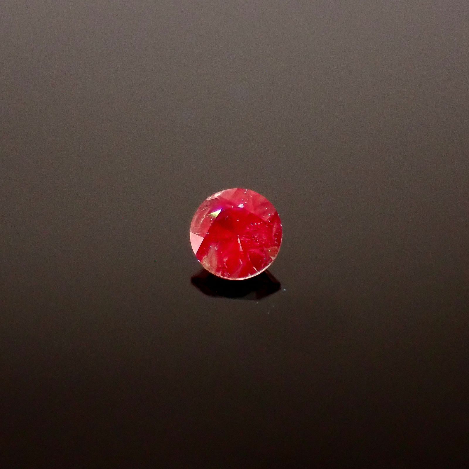 アレキサンドライト ロシア産 0.042ct / 2.1x2.1mm前後 [260131563]