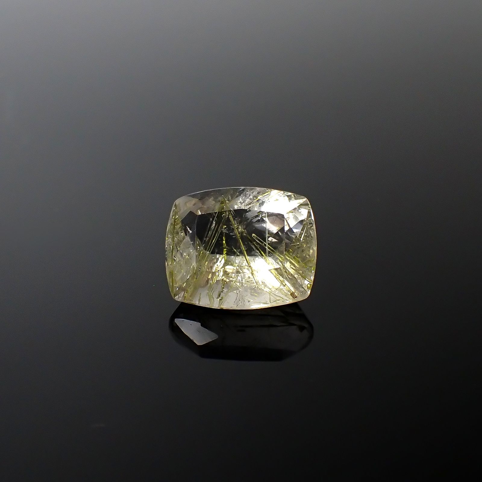 エピドートインクォーツ ブラジル産 8.64ct [240427301]14.1x11.8mm前後