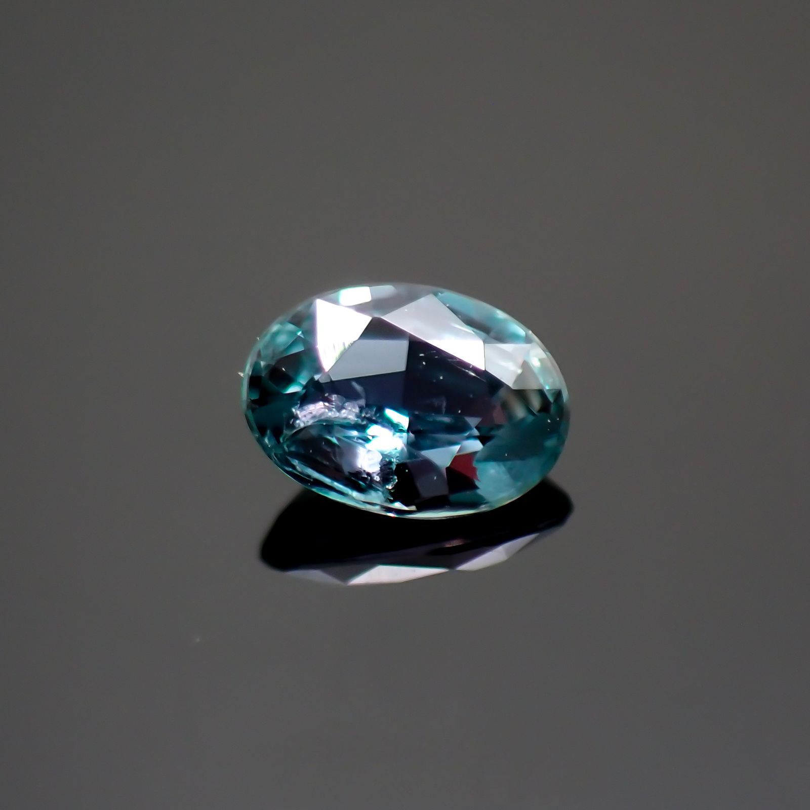 アレキサンドライト(宝石名アレキサンドライト)ブラジル産/EmeraldMains社製 0.127ct ソ付(彩珠)[220113814]3.6x2.6mm前後
