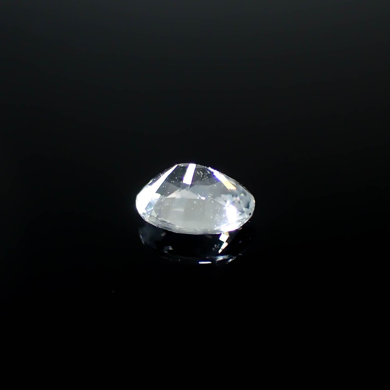カラーレスサファイア スリランカ産 0.45ct [250830973]5x4mm前後