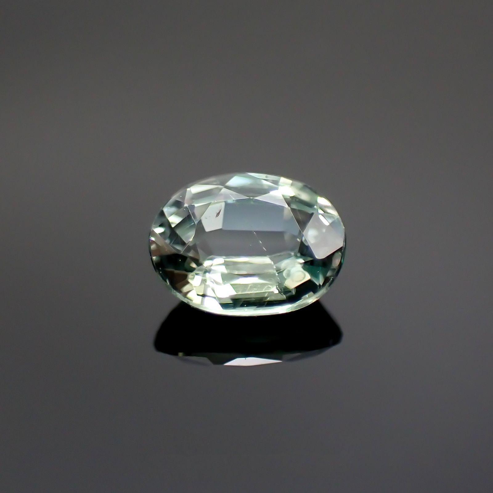 アレキサンドライト(宝石名アレキサンドライト) マダガスカル産 0.254ct ソ付(彩珠)[20106998]4.3×3.3mm前後