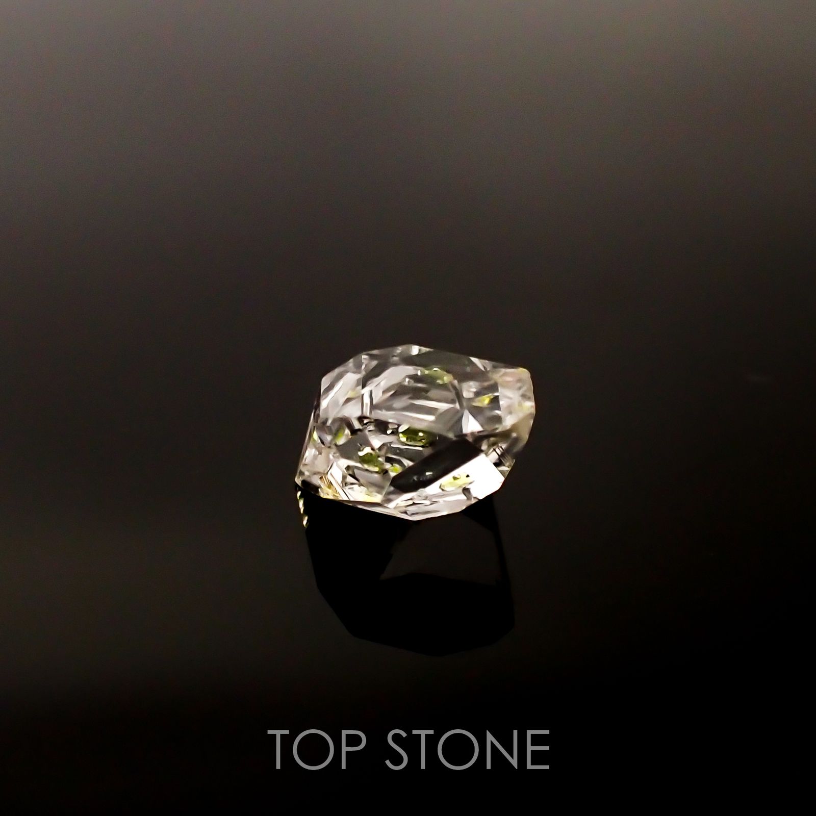 オイルインクォーツ パキスタン産 ルース 3.72ct[210811437]11.4×9.2mm前後