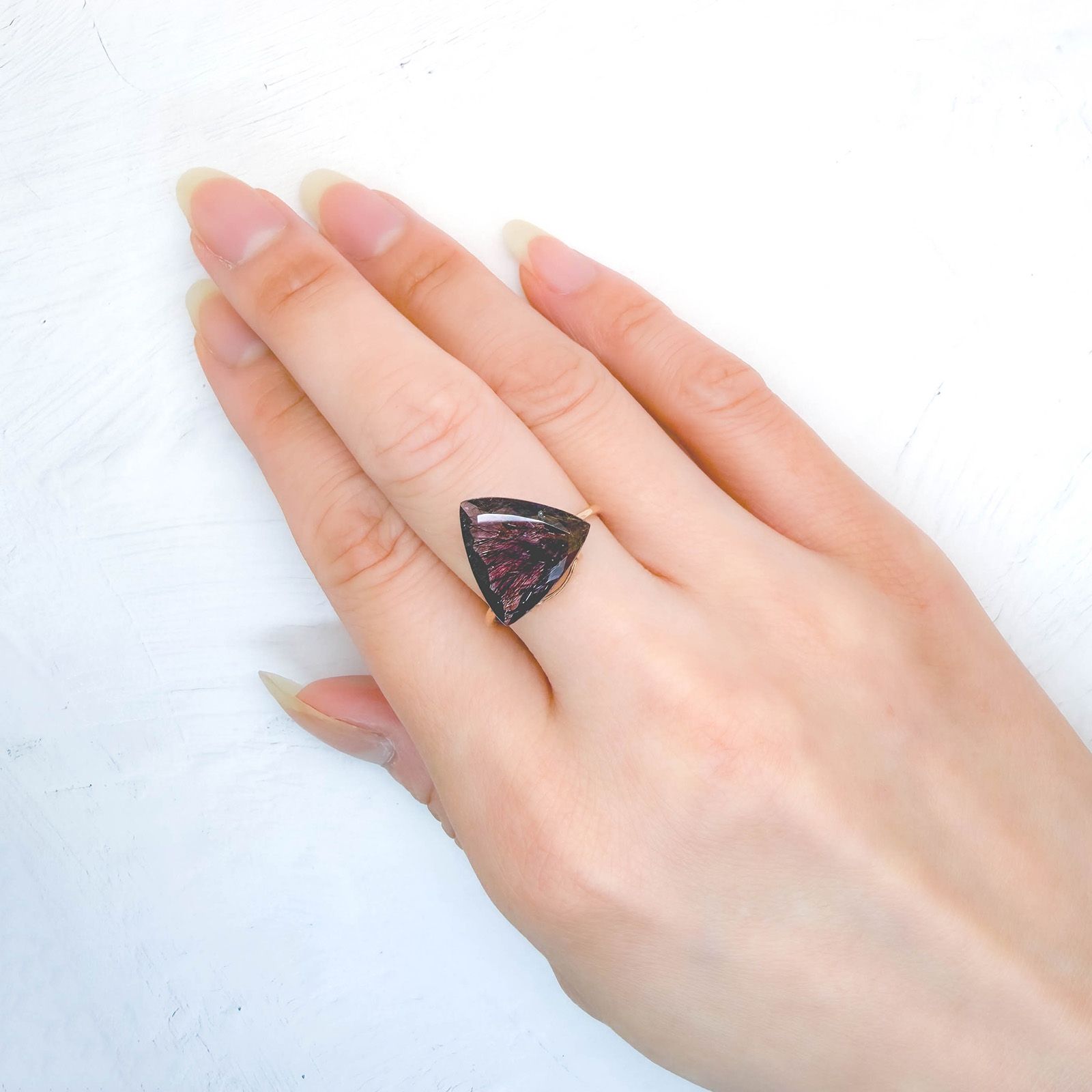 アメジストエレスチャル ブラジル産 4.61ct / 13.7x14mm前後 [260933033]