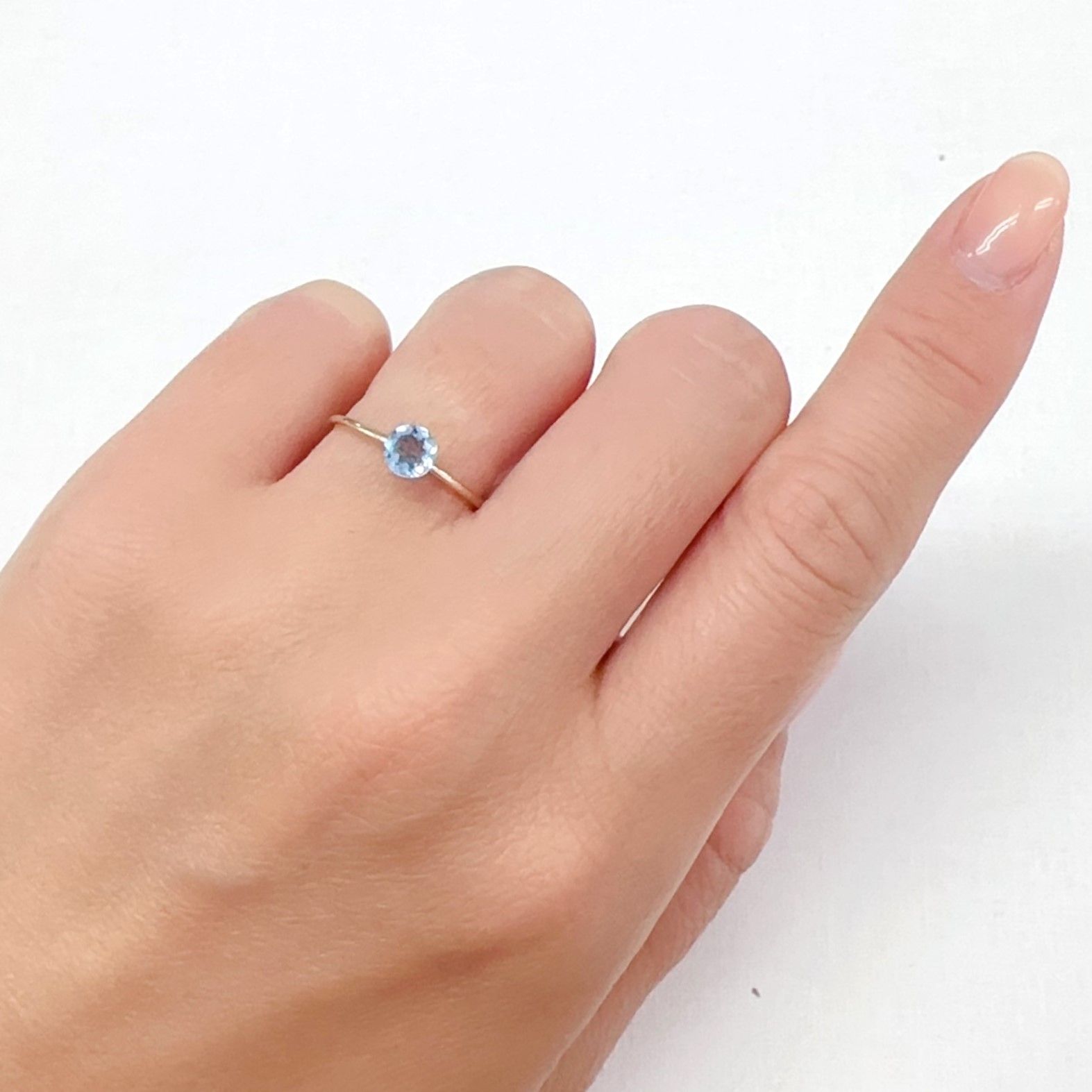 アクアマリン(宝石名アクアマリン)モザンビーク産 0.38ct 識別済[240226010]4.9x4.9mm前後