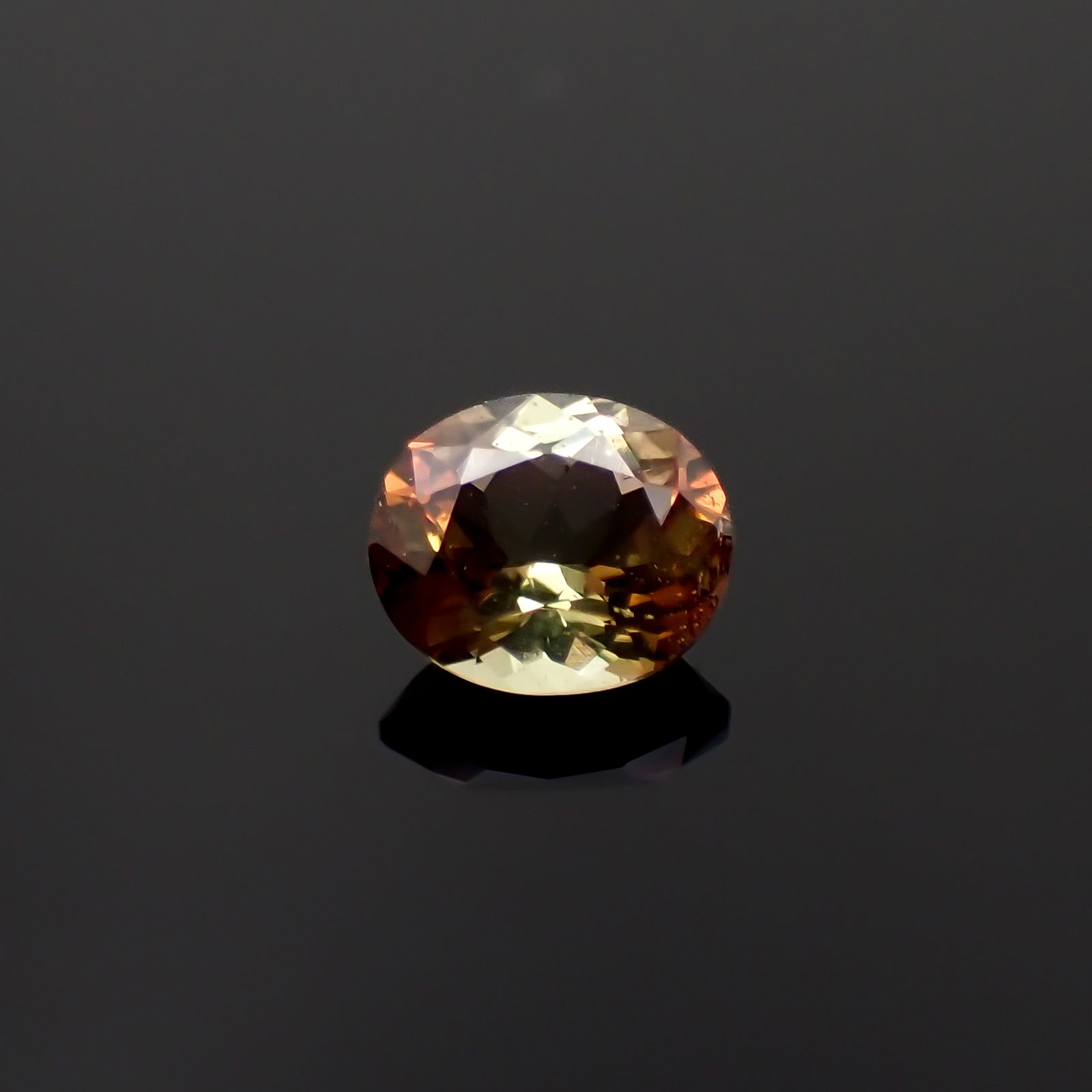 バイカラーアンダリュサイト スリランカ/マダガスカル産 0.68ct[230421596]6x5mm前後
