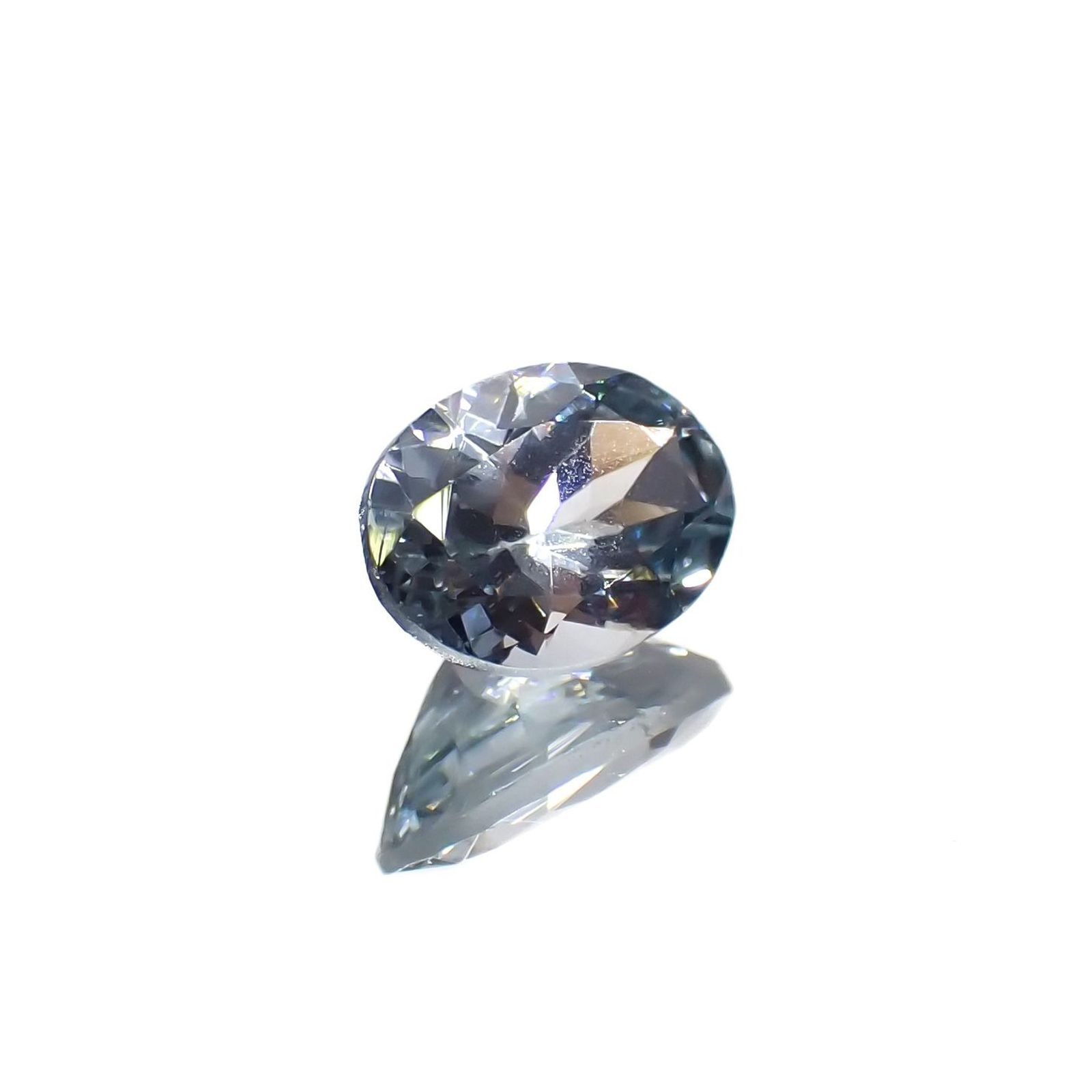 グレースピネル タンザニア産 0.83ct / 6.7x4.8mm前後 [251021548]