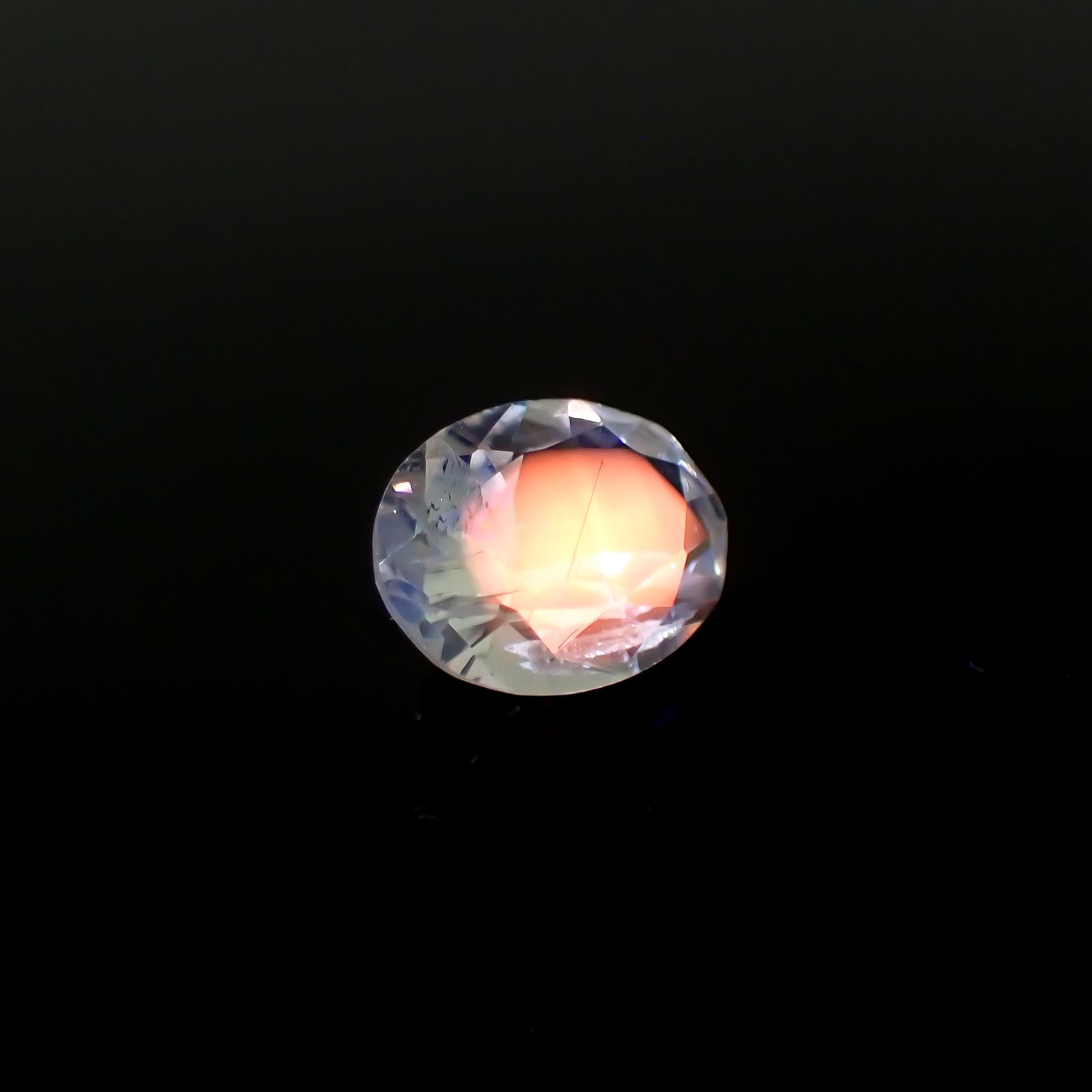 レインボームーンストーン タンザニア産 0.84ct[231023579]7.6x5.8mm前後