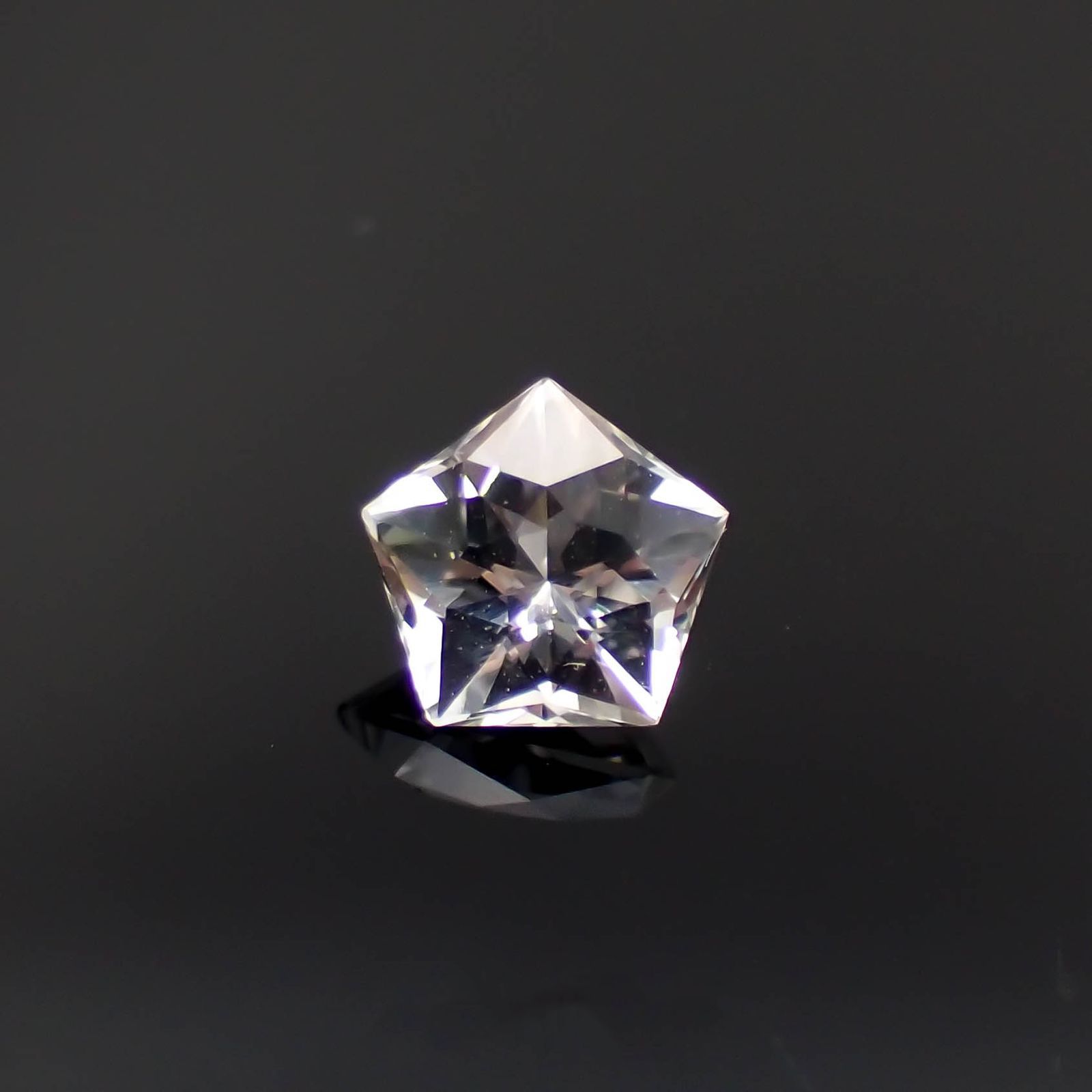 ◇カスタム・ペンタゴンカット◇ゴッシェナイト(宝石名ゴッシェナイト)ブラジル産 0.46ct 識別済[221219394]5.2x5.5mm前後