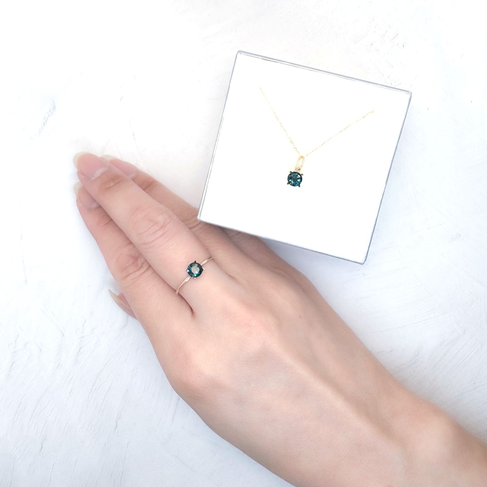 ◇ペアセット◇ロンドンブルートパーズ ブラジル産 1.18ct(2pcs合計) / 5x5mm前後 [251031334]