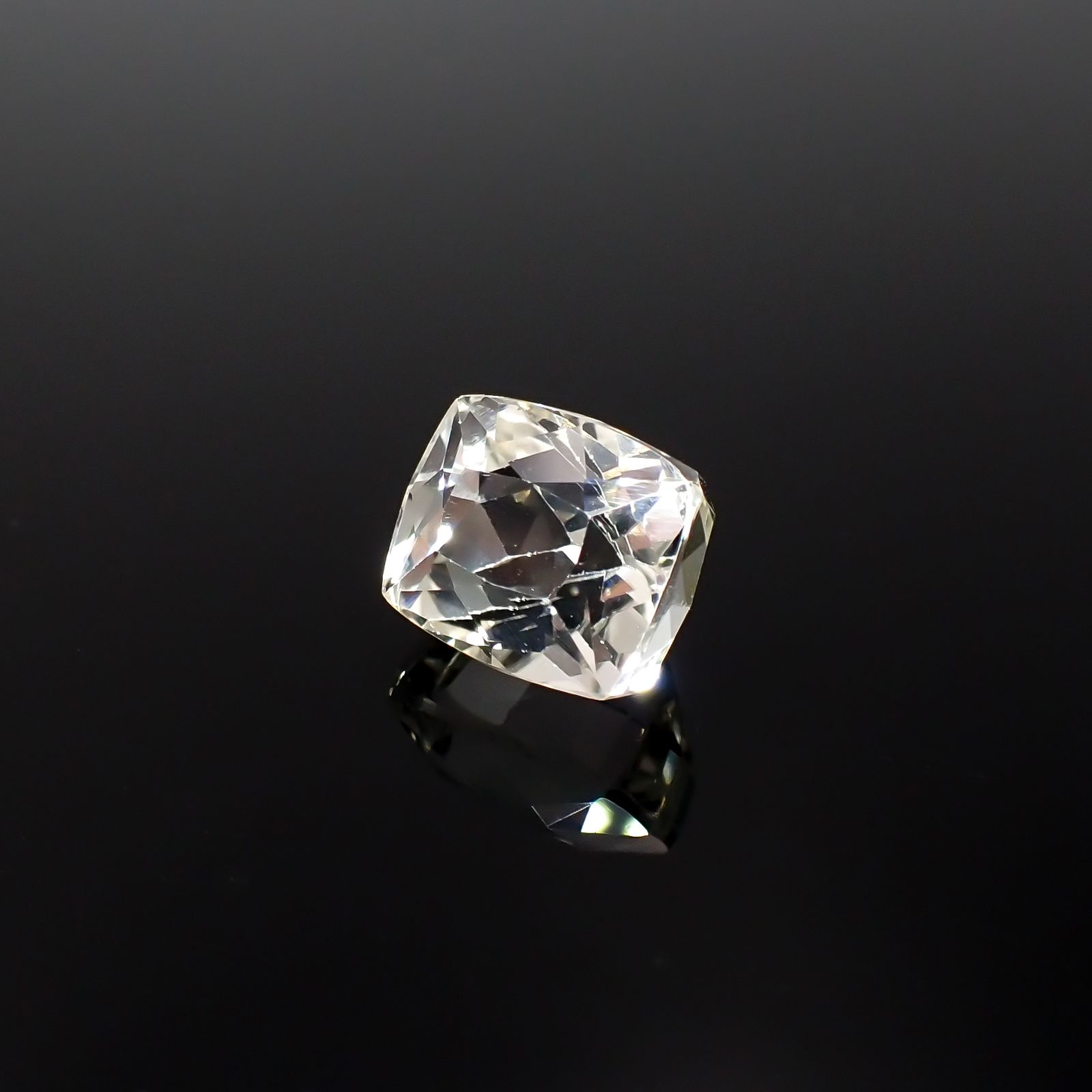 イエロースポジュミン(宝石名スポジュミン)アフガニスタン産 6.36ct 識別済[231225005]10.1x8.6mm前後