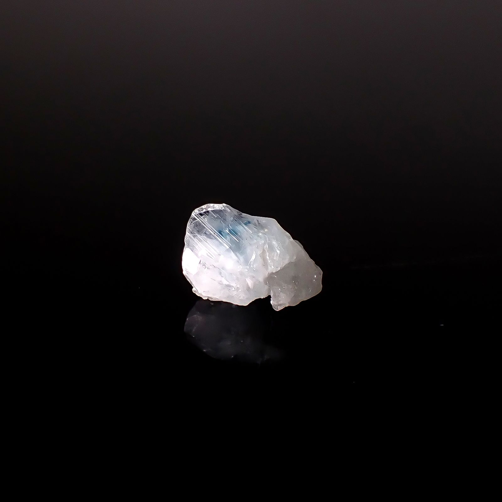 ユークレース 原石 ブラジル産 5.91ct / 13.1x10.6mm前後 [260231728]