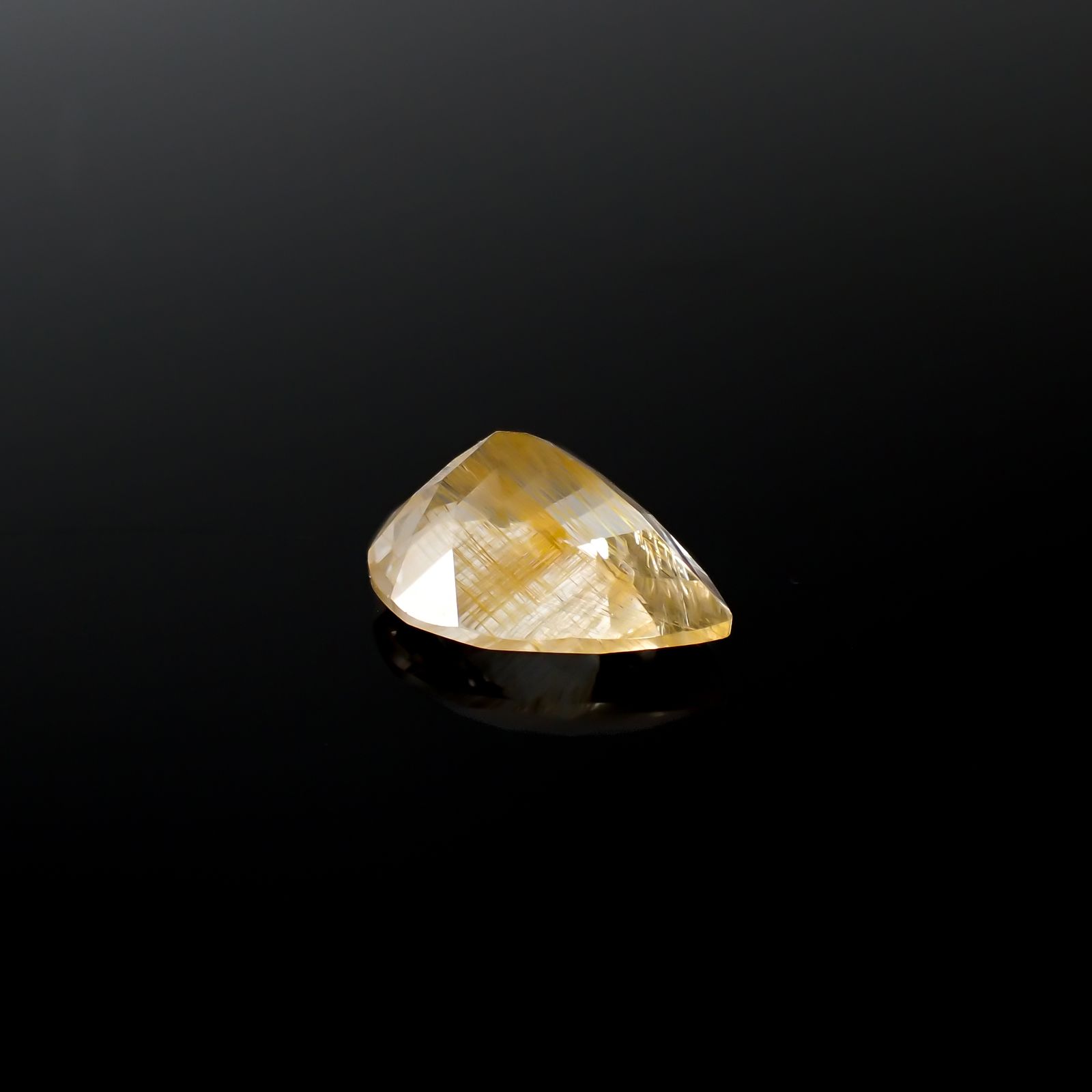 ニードルイントパーズ(チューブイントパーズ) ブラジル・ミナスジェライス州産 9.78ct[240225887]16.3x11.9mm前後