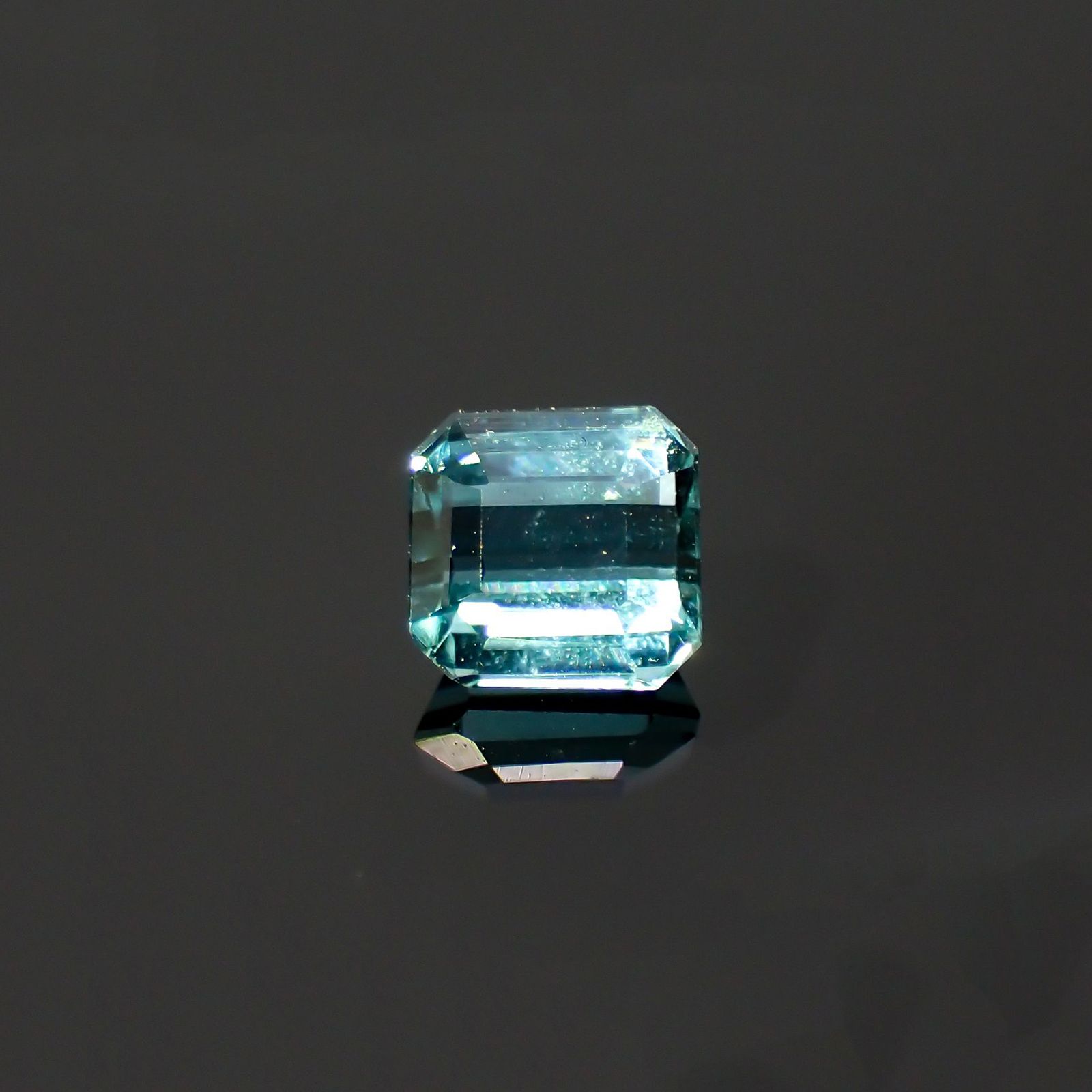ブルートルマリン(宝石名トルマリン)アフガニスタン産 0.49ct 識別済[220515847]4.3x4.2mm前後