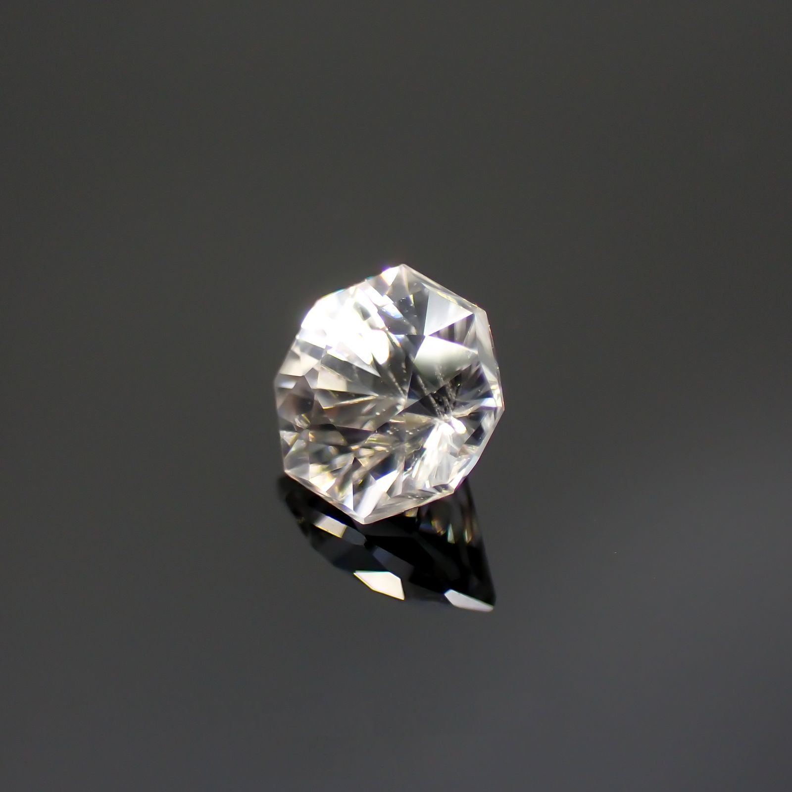 ◇オクタゴンカット◇カラーレスジルコン(宝石名ホワイト・ジルコン)スリランカ/カンボジア産 0.79ct 識別済[240214284]4.8x4.8mm前後