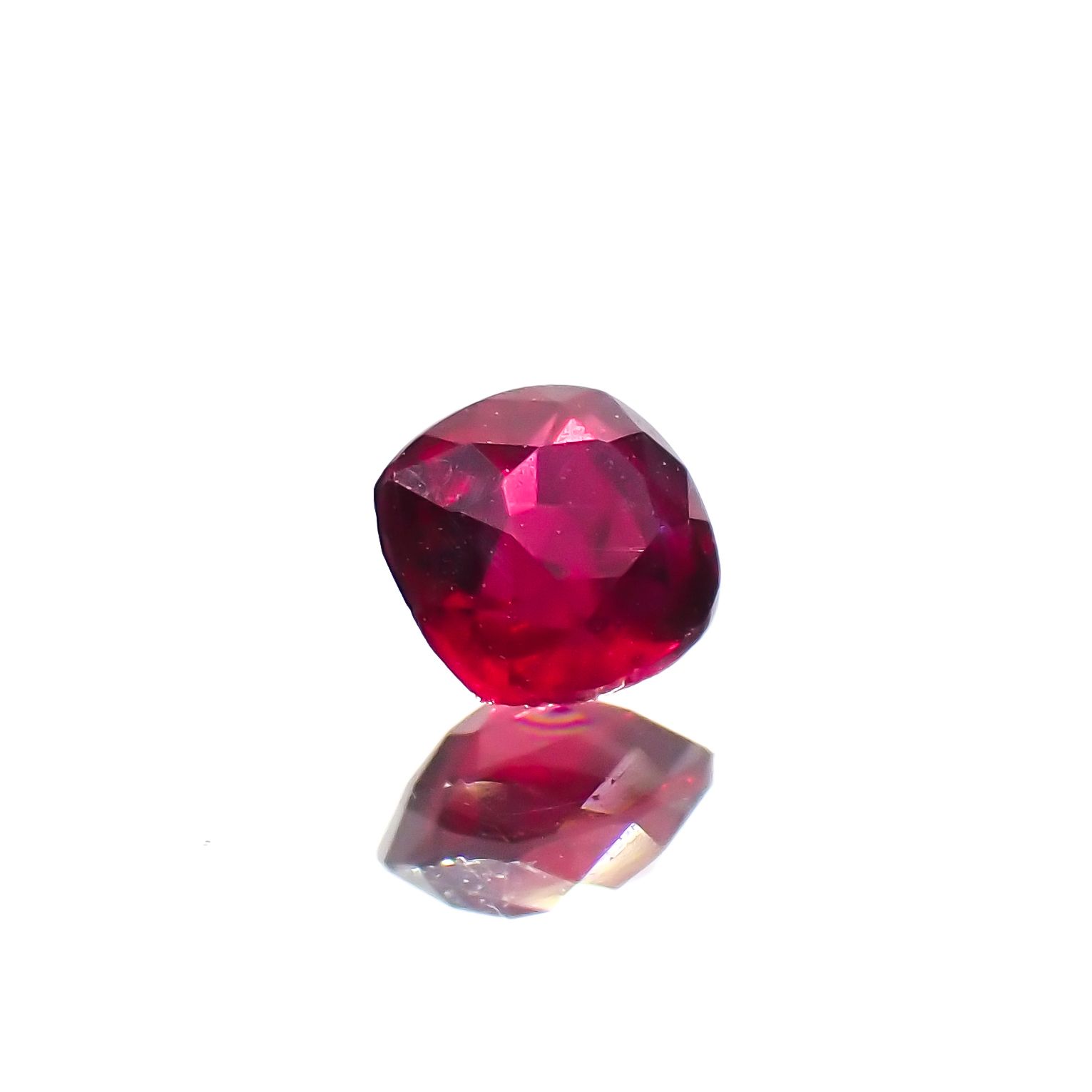 ルビー 非加熱 マダガスカル産 0.26ct[230622339]3.5x3.4mm前後