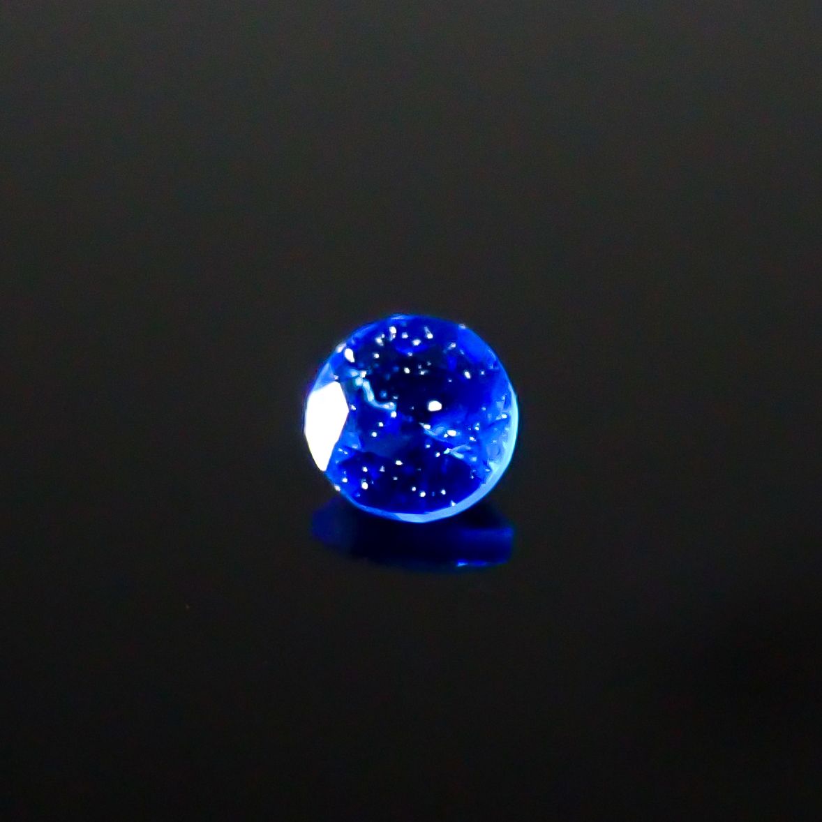 アウイナイト フルオレッセンス ドイツ産 0.015ct[240628299]1.7x1.7mm前後