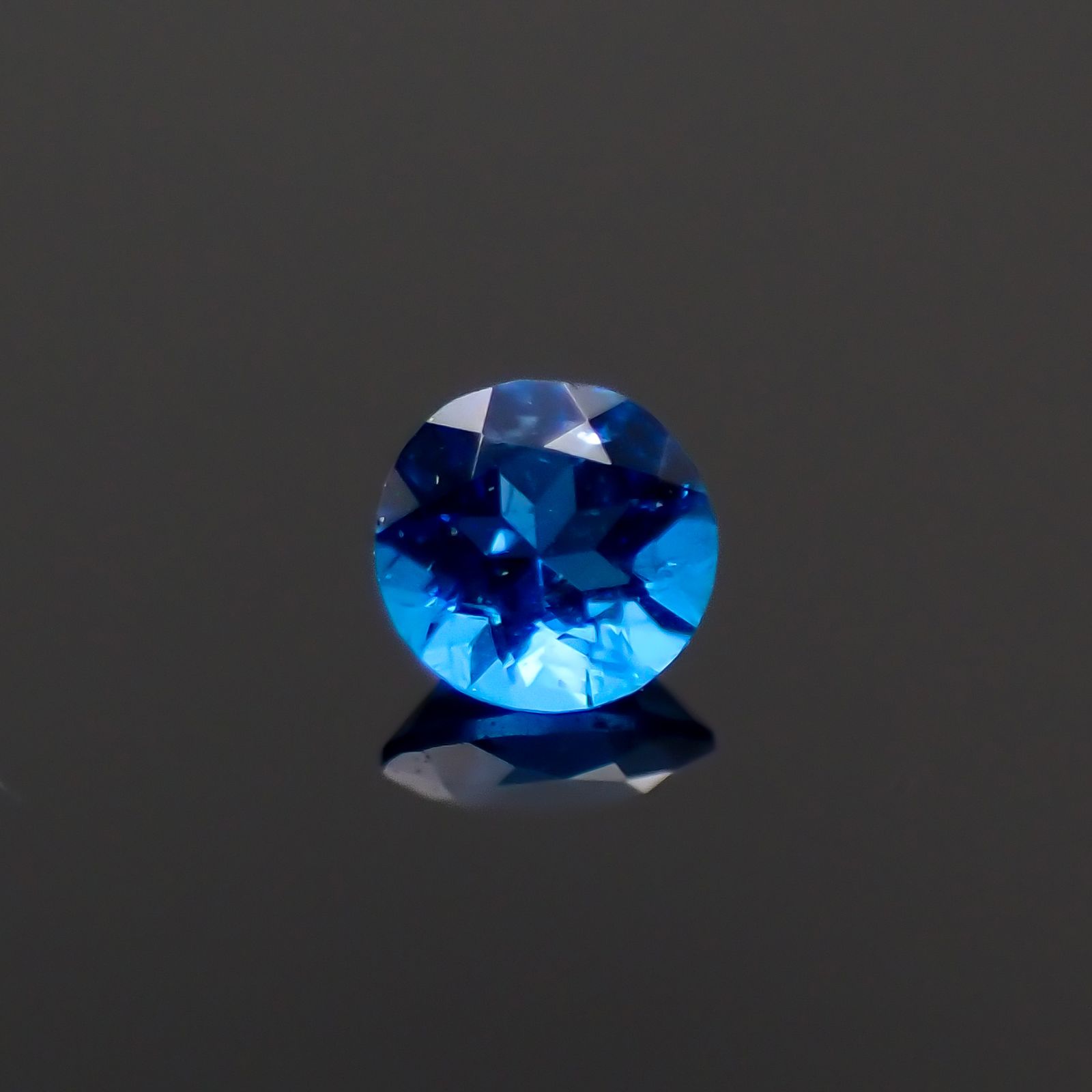 アウイナイト フルオレッセンス ドイツ産 0.018ct[230923425]1.9x1.9mm前後