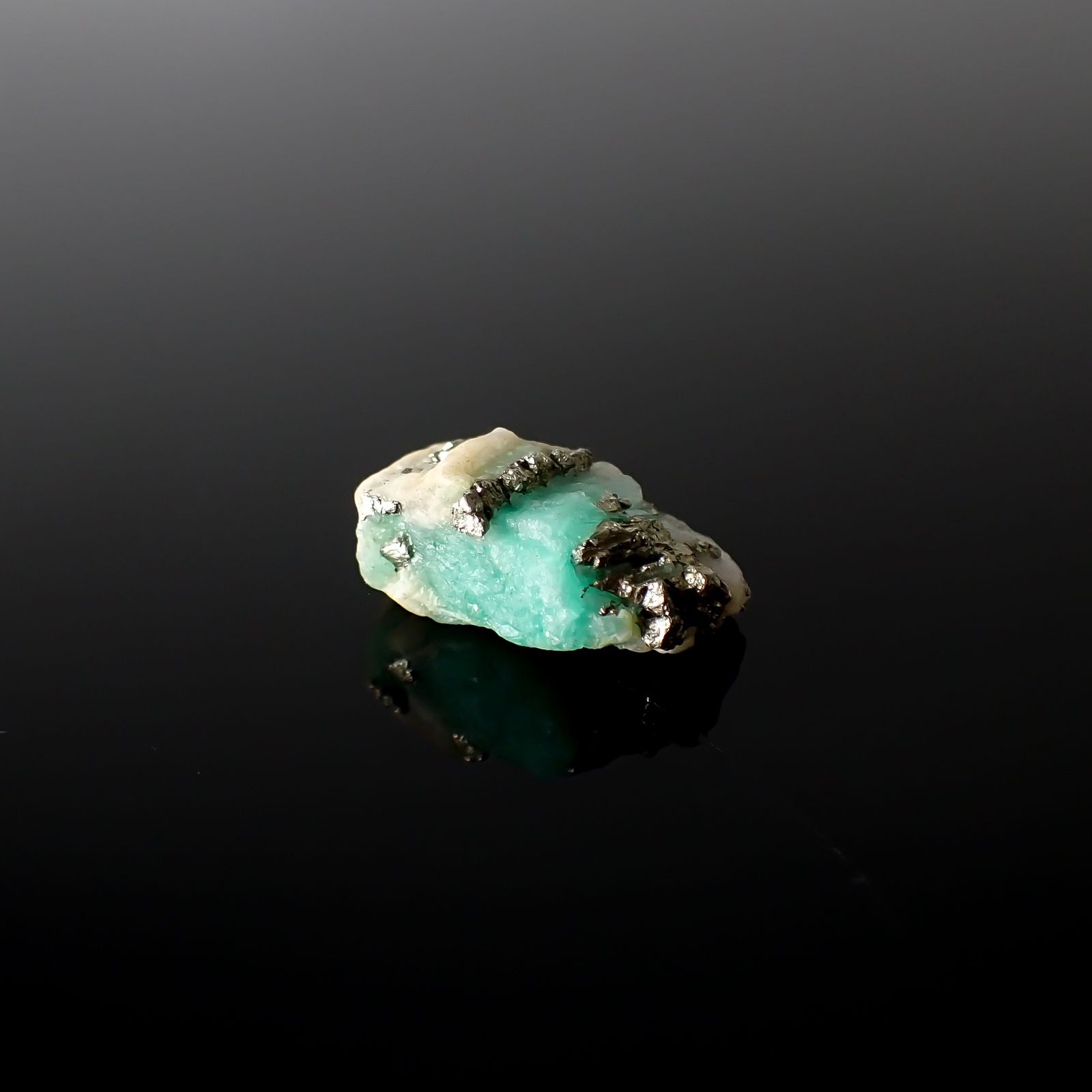 エメラルド 原石 コロンビア産 14.73ct[240427249]19.8x12.4mm前後