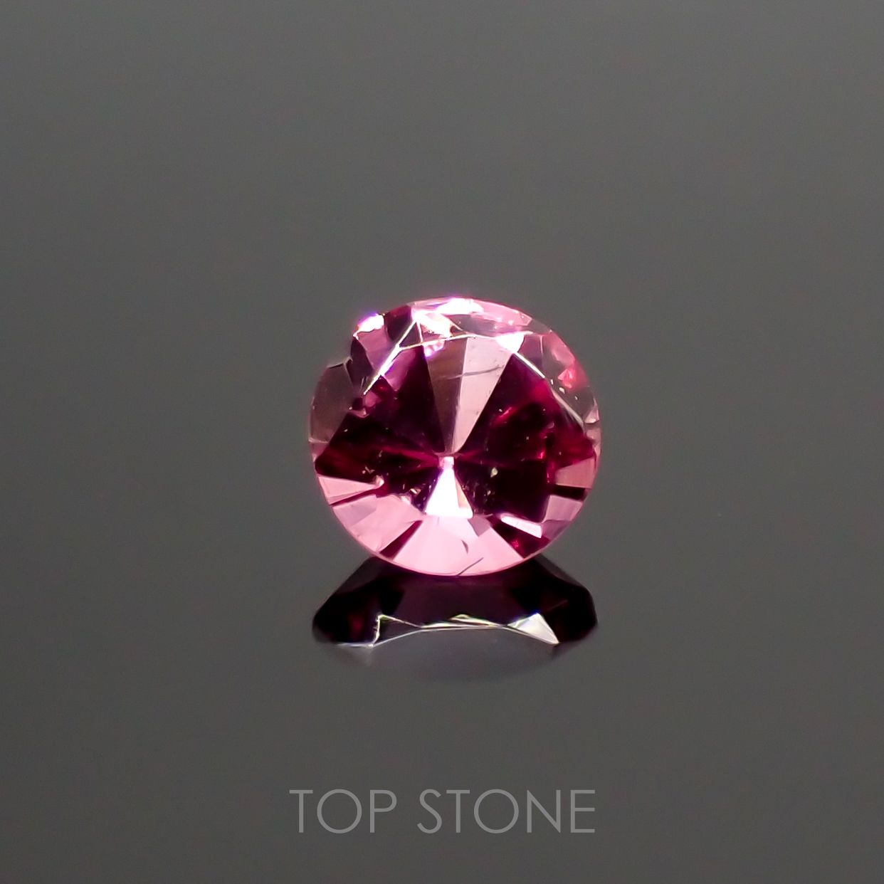 ホットピンクスピネル(宝石名ピンク・スピネル) タンザニア産 0.10ct 識別済[210912588]2.8×2.8mm前後