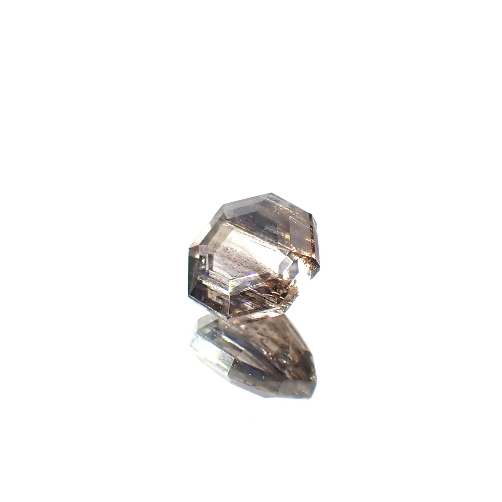 ◇オクタゴンカット◇レインボースキャポライト ブラジル産 1.35ct / 6.9x6.8mm前後 [250931042]
