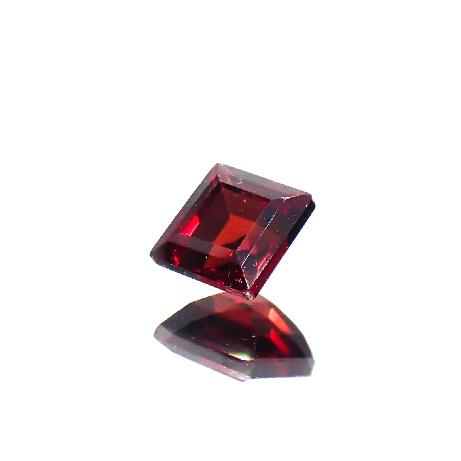 パイラルスパイトガーネット モザンビーク産 0.98ct[230421780]5x5mm前後