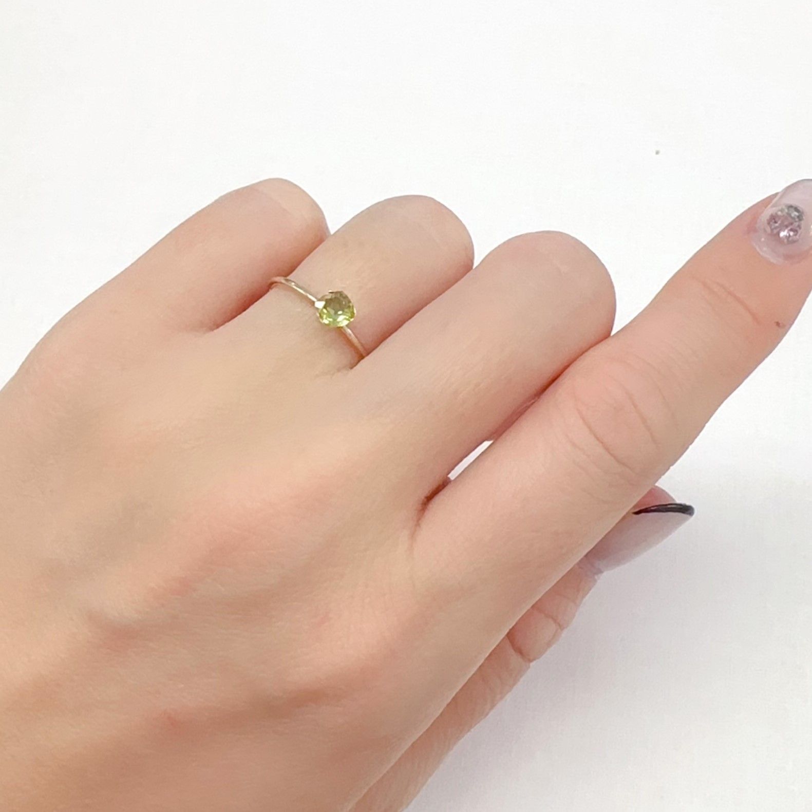 グリーンエンスタタイト(宝石名グリーン・エンスタタイト)カメルーン産 0.36ct 識別済[240125619]4.5x4.4mm前後