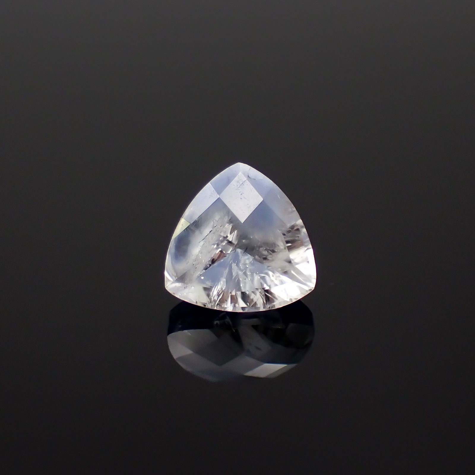 デュモルチェライトインクォーツ ブラジル産 1.87ct[231023584]8.2x8.1mm前後