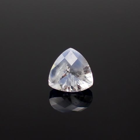 デュモルチェライトインクォーツ ブラジル産 1.87ct / 8.2x8.1mm前後 [231023584]