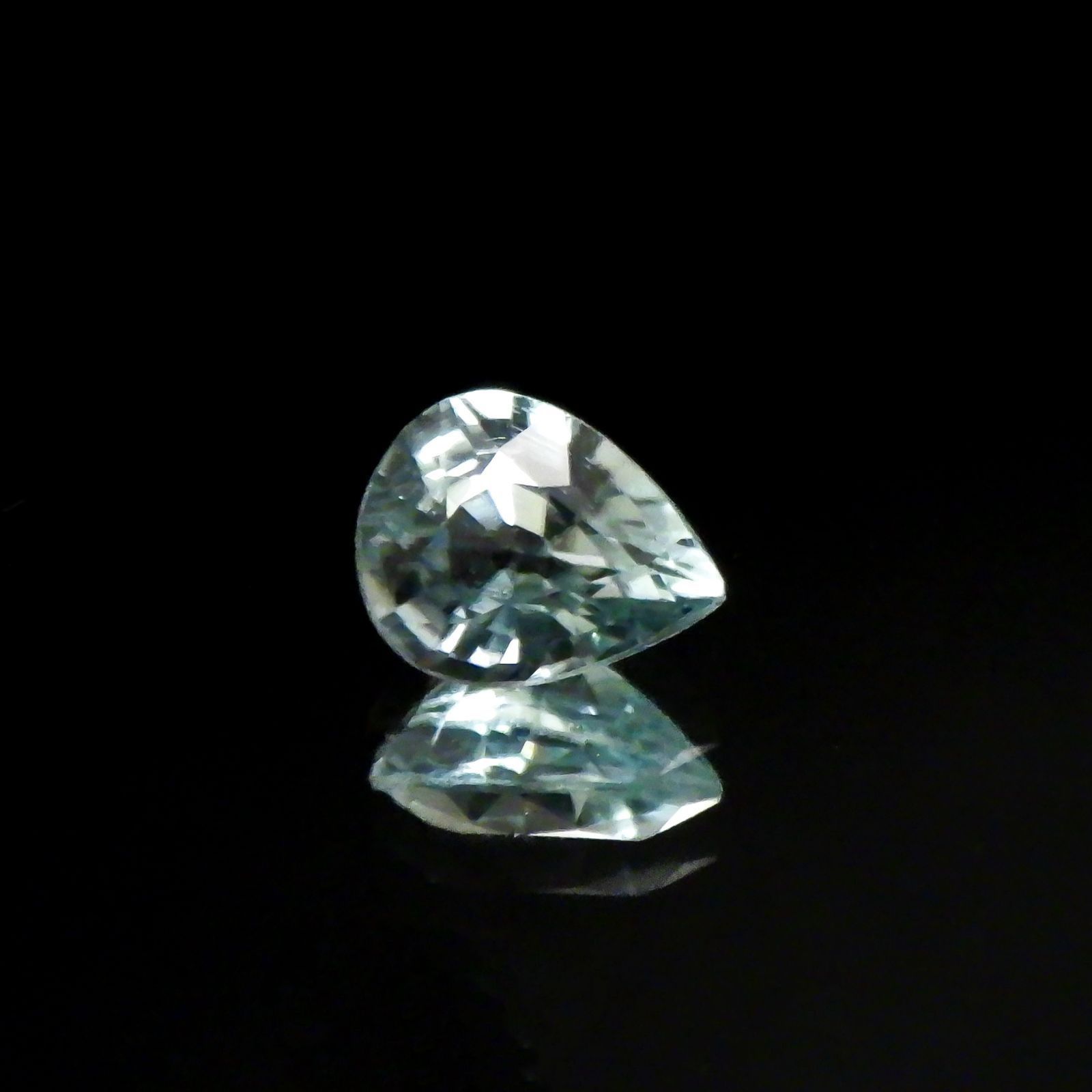 グランディディエライト(宝石名グランディディエライト)マダガスカル産 識別済 0.36ct / 5.4x4.2mm前後 [260417405]
