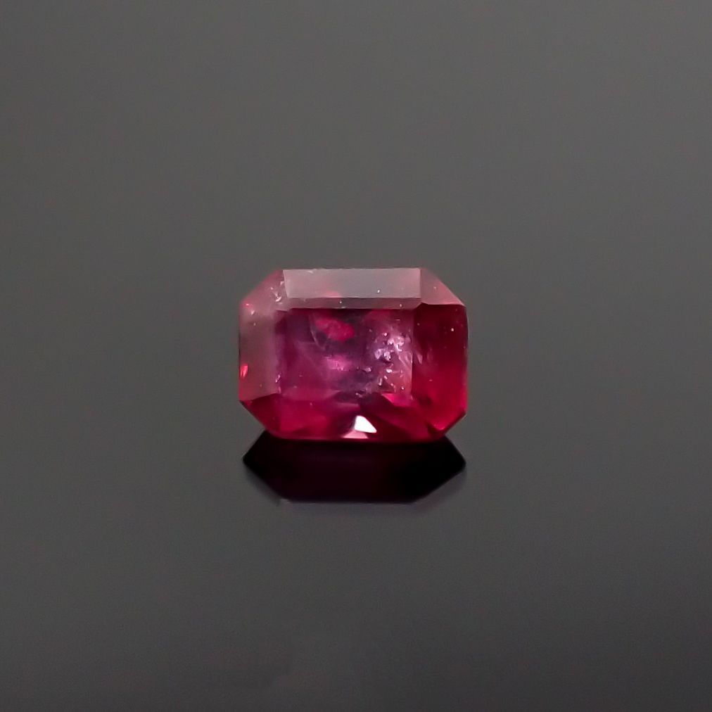 ルビー 非加熱(宝石名ルビー) マダガスカル産 0.21ct 識別済[210711730]3.7×2.8mm前後