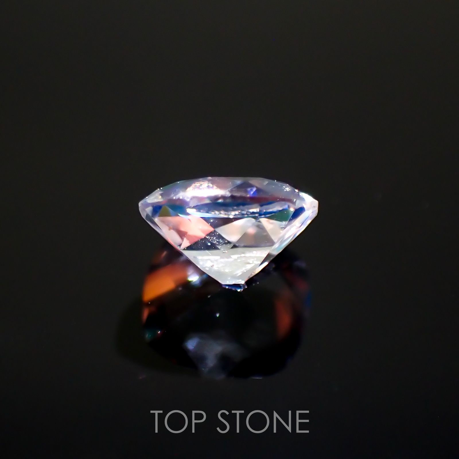 レインボームーンストーン(宝石名ラブラドライト)マダガスカル産 0.36ct 識別済[211113744]5.1x4.3mm前後
