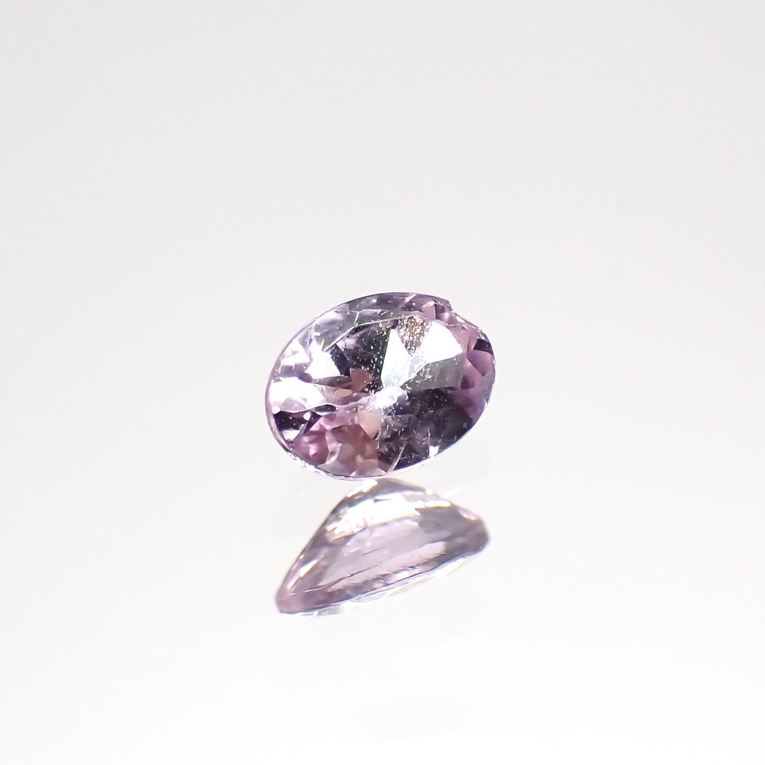 ピンクゾイサイト(宝石名ピンク・ゾイサイト)タンザニア産 0.18ct 識別済[220115053]4.1x3mm前後