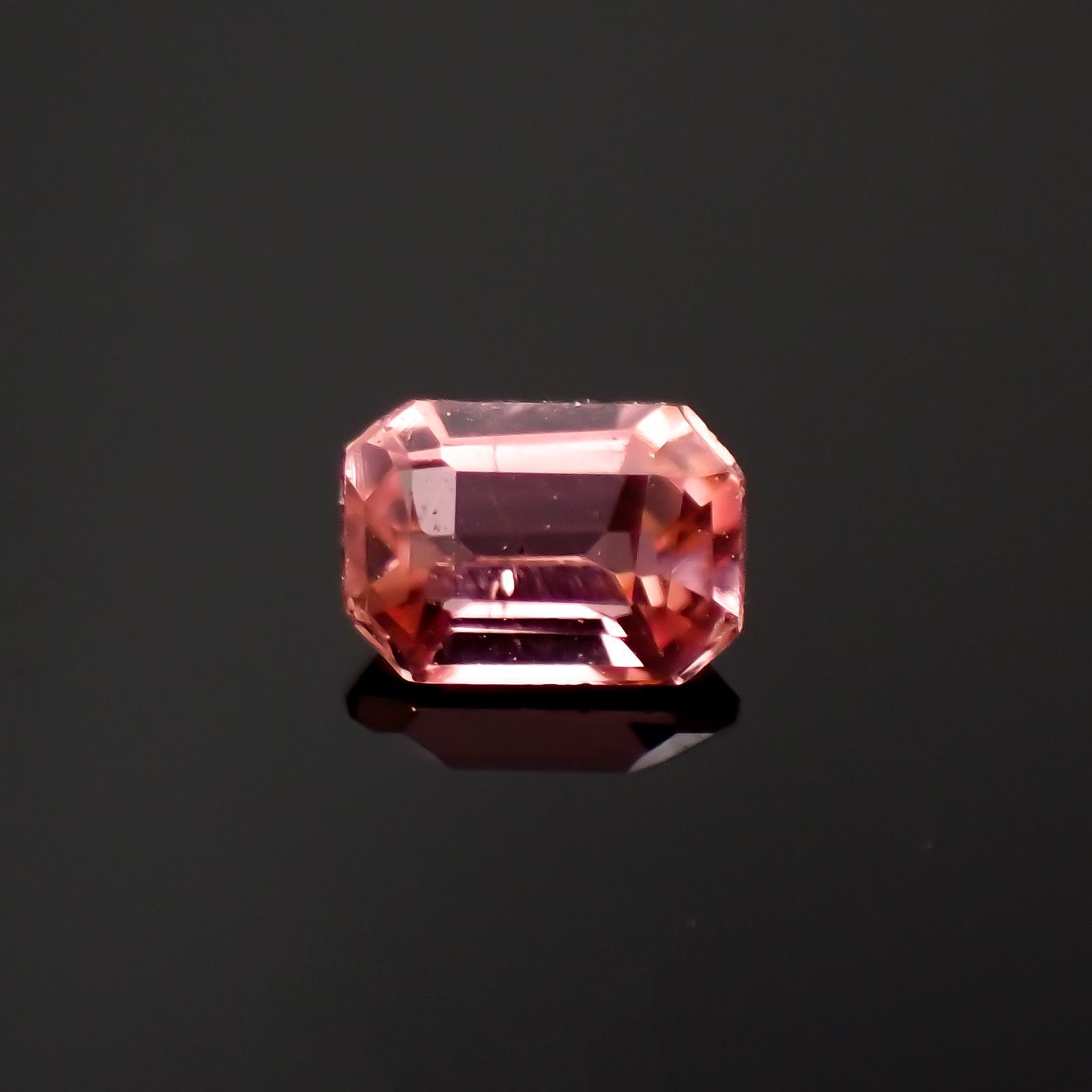 ヴェイリネナイト(宝石名ベイリネナイト)パキスタン産 0.090ct 識別済[221219287]3.1x2.1mm前後