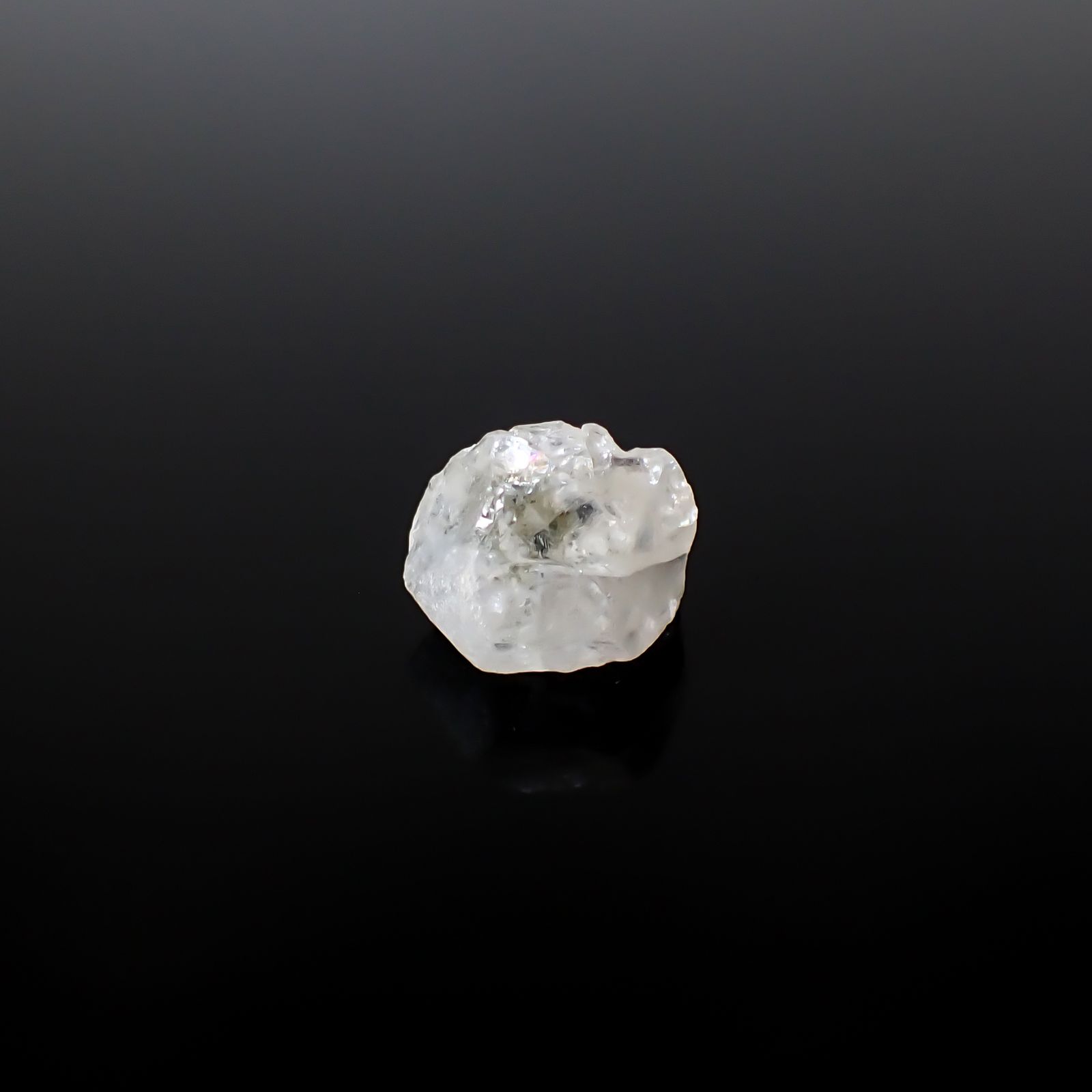 フェナカイト原石 ロシア産 6.98ct / 12x10.4mm前後 [260532175]