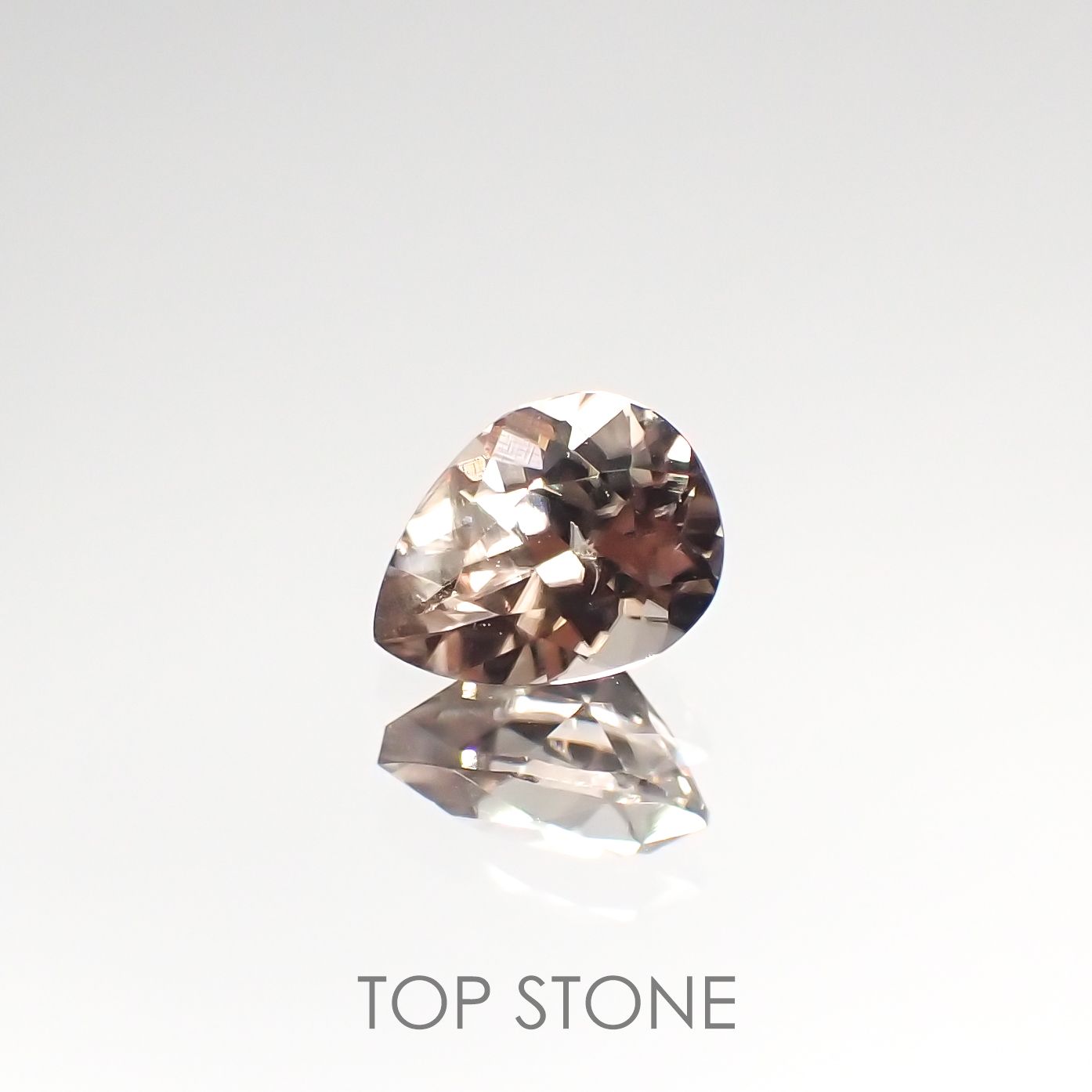 ダイアスポア カラーチェンジ(宝石名ダイアスポア) トルコ産 0.89ct 識別済[210912420]6.9×5.3mm前後