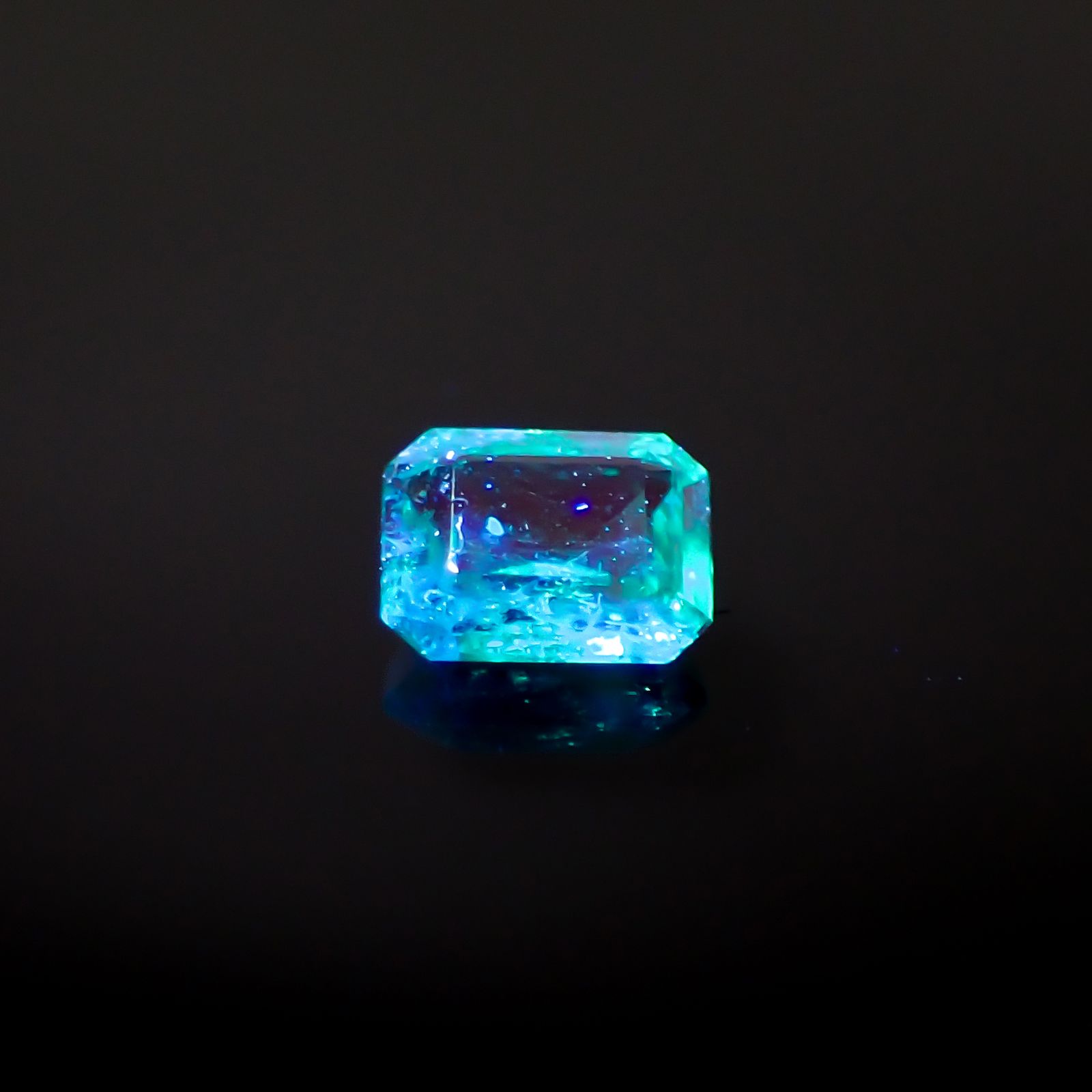 エメラルド コロンビア産 0.19ct[240427233]4.1x3.2mm前後