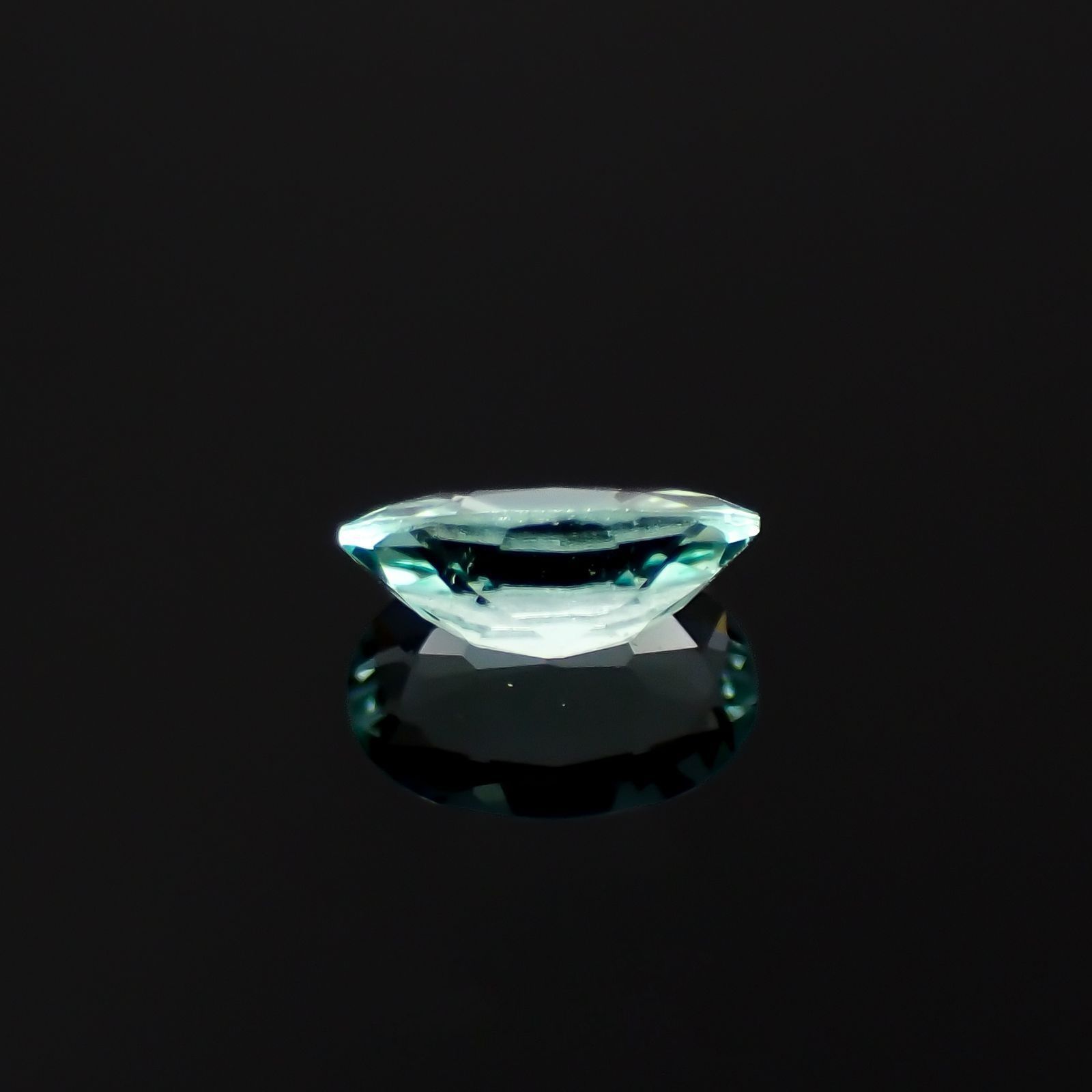 パライバトルマリン モザンビーク産 0.26ct / 5.4x3.5mm前後 [230220373]