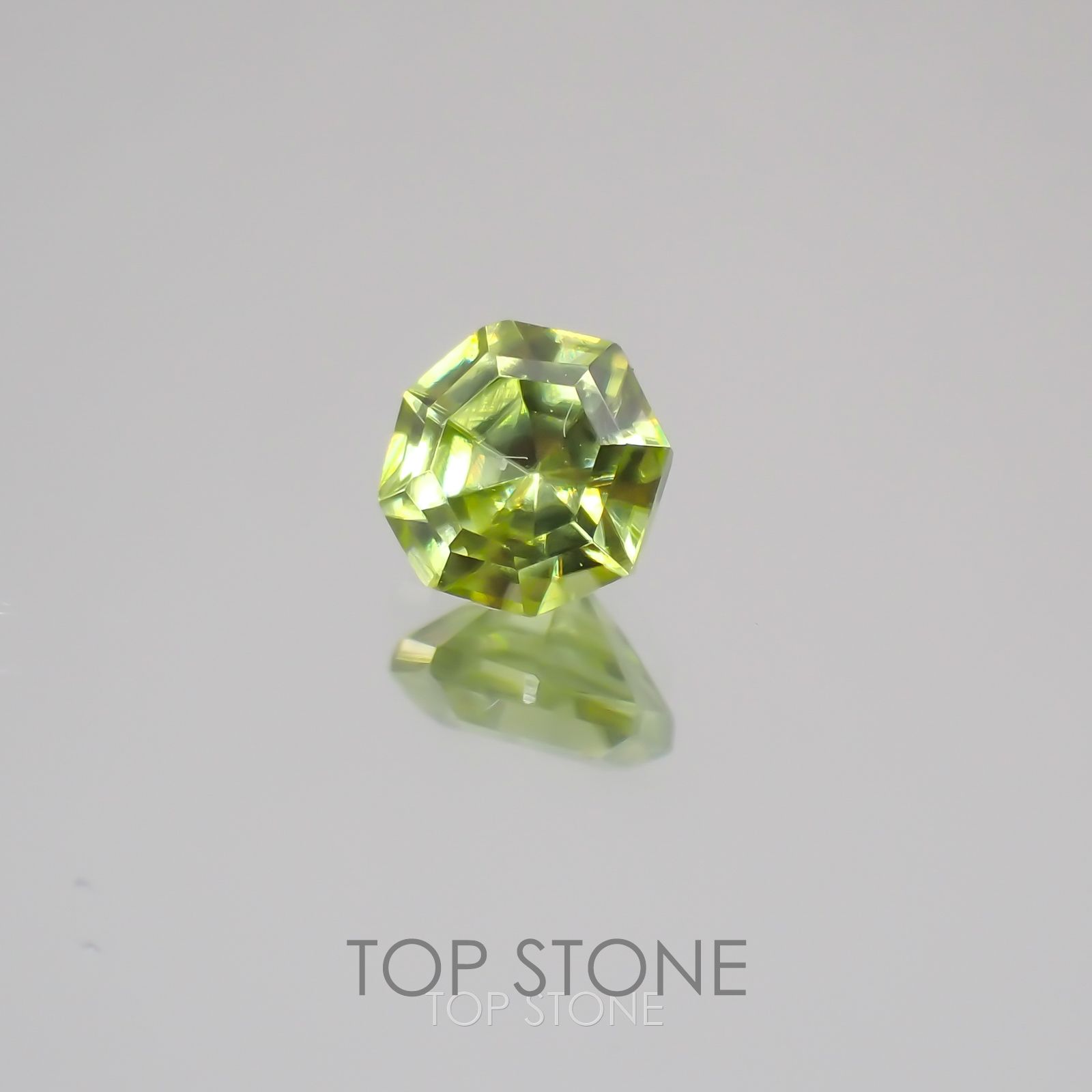 ◇オクタゴンカット◇スフェーン(宝石名スフェーン) マダガスカル産 0.33ct 識別済[21019422]3.9×4mm前後