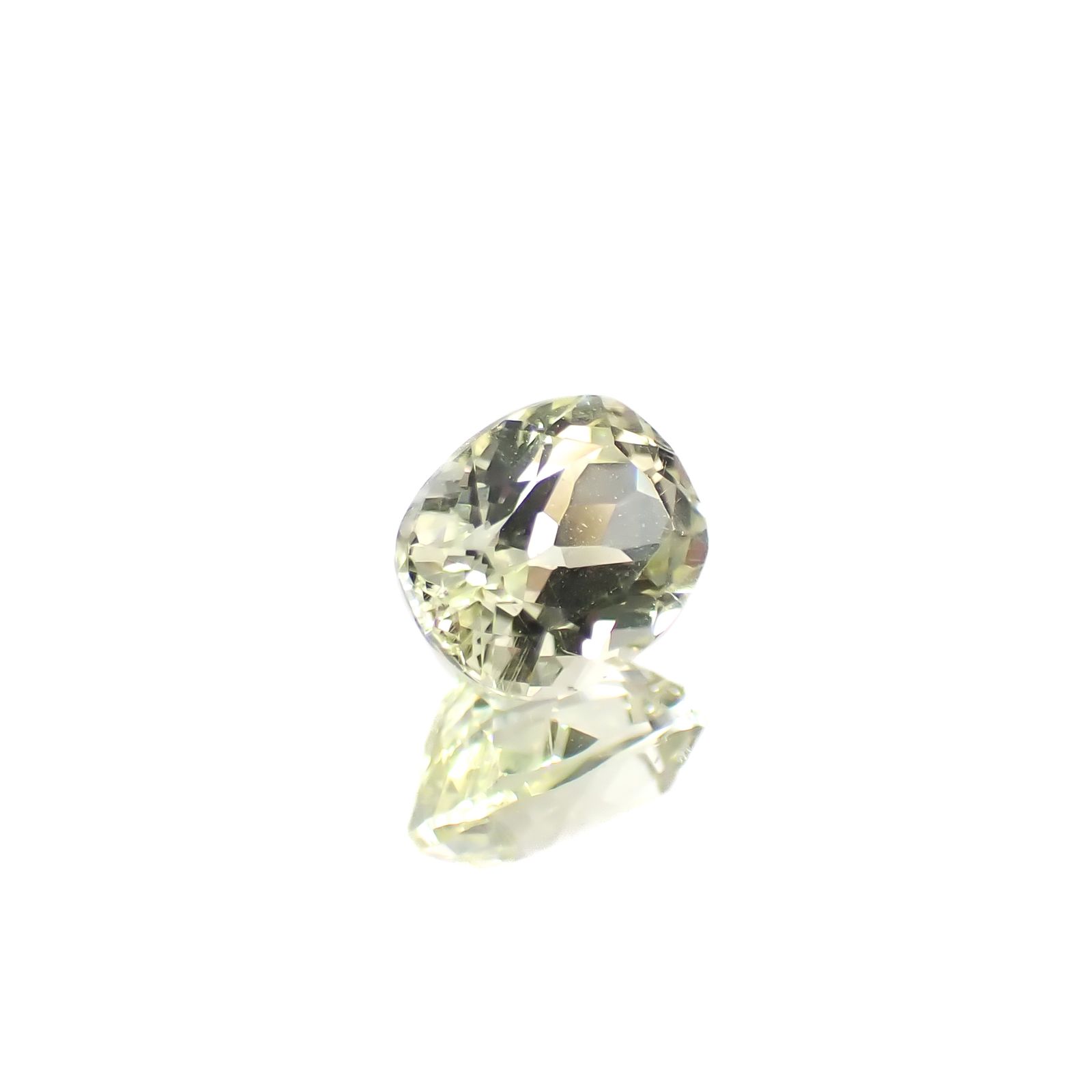 イエローアパタイト メキシコ産 0.66ct [241129468]5.5x4.5mm前後