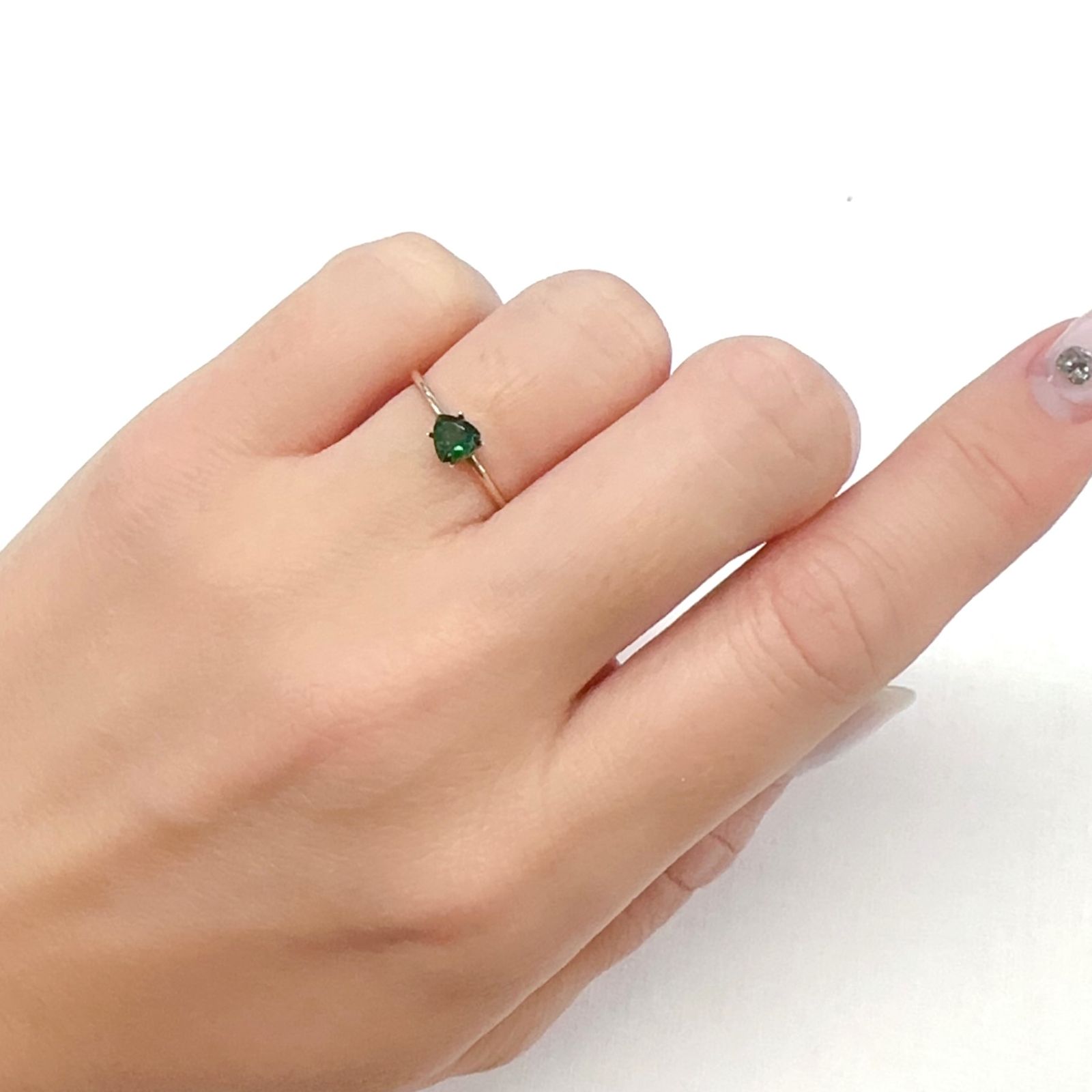 ツァボライト(宝石名ガーネット)タンザニア産 0.29ct 識別済[231224567]4.5x4.6mm前後
