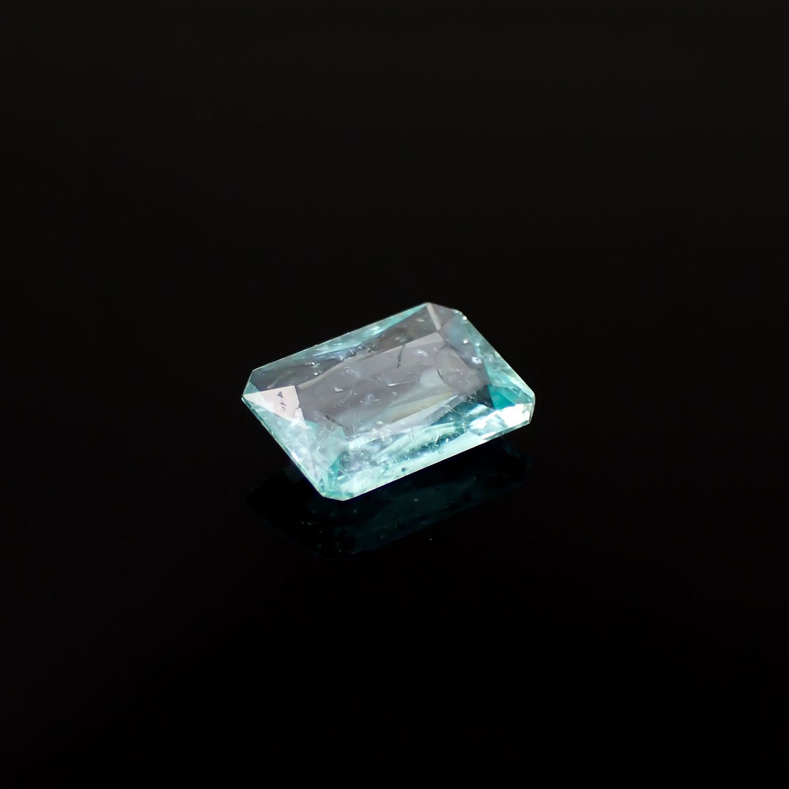パライバトルマリン(宝石名トルマリン/別名パライバ・トルマリン)モザンビーク産 ソ付(宝貴協) 2.283ct / 10.92x7.59mm前後 [230421880]
